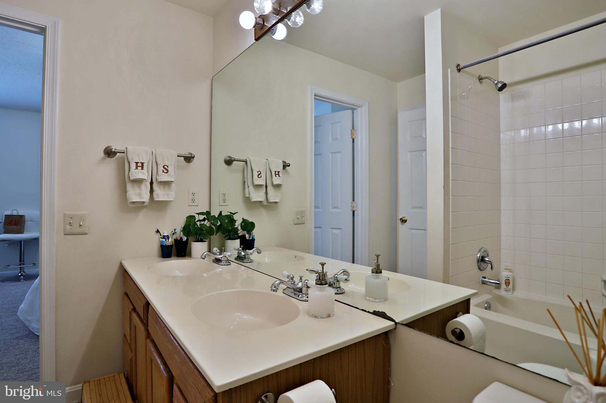 GUNSTON CORNER - Residential Lease