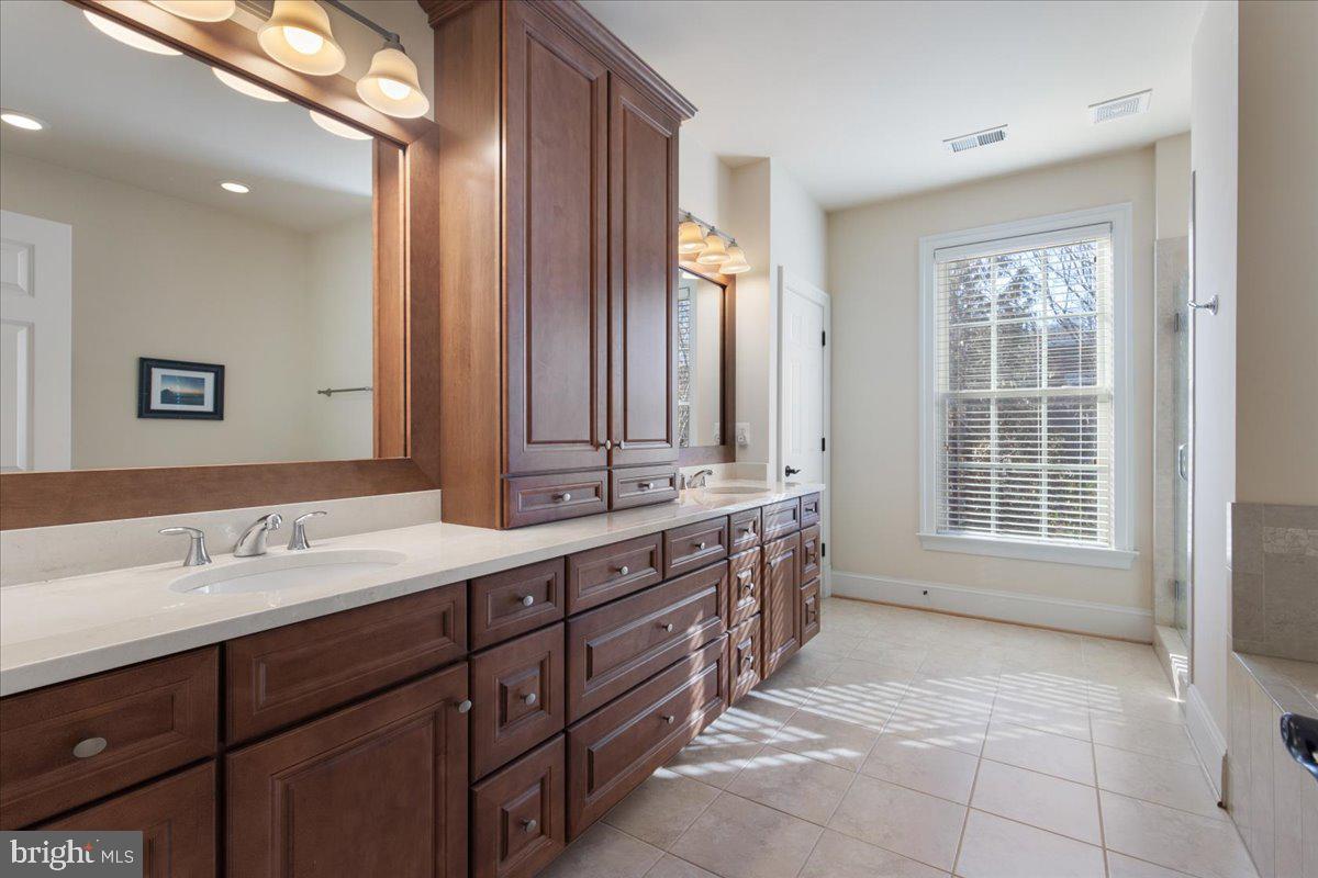 JAGUAR/YORKTOWN - Residential