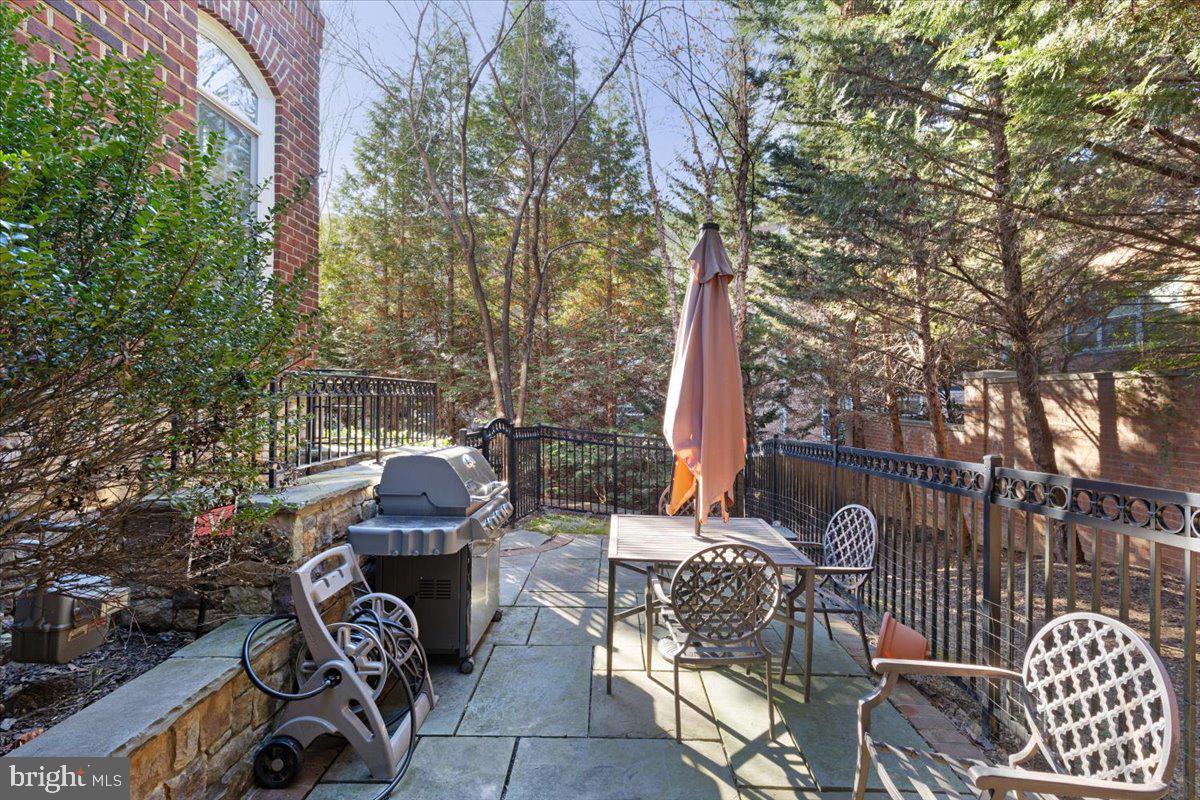 JAGUAR/YORKTOWN - Residential