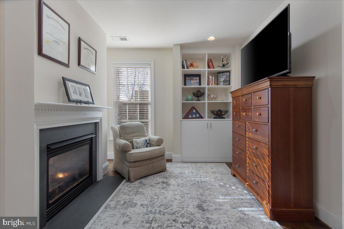 JAGUAR/YORKTOWN - Residential