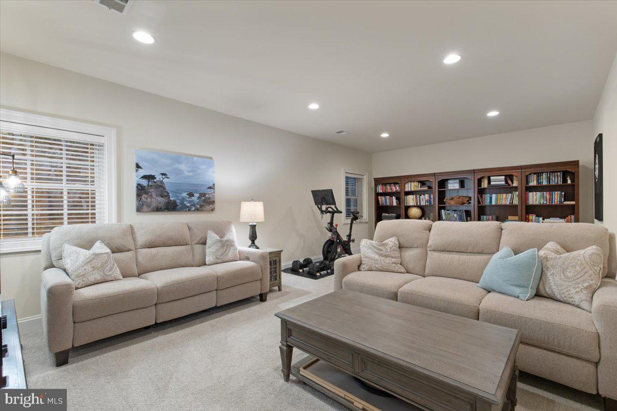 JAGUAR/YORKTOWN - Residential