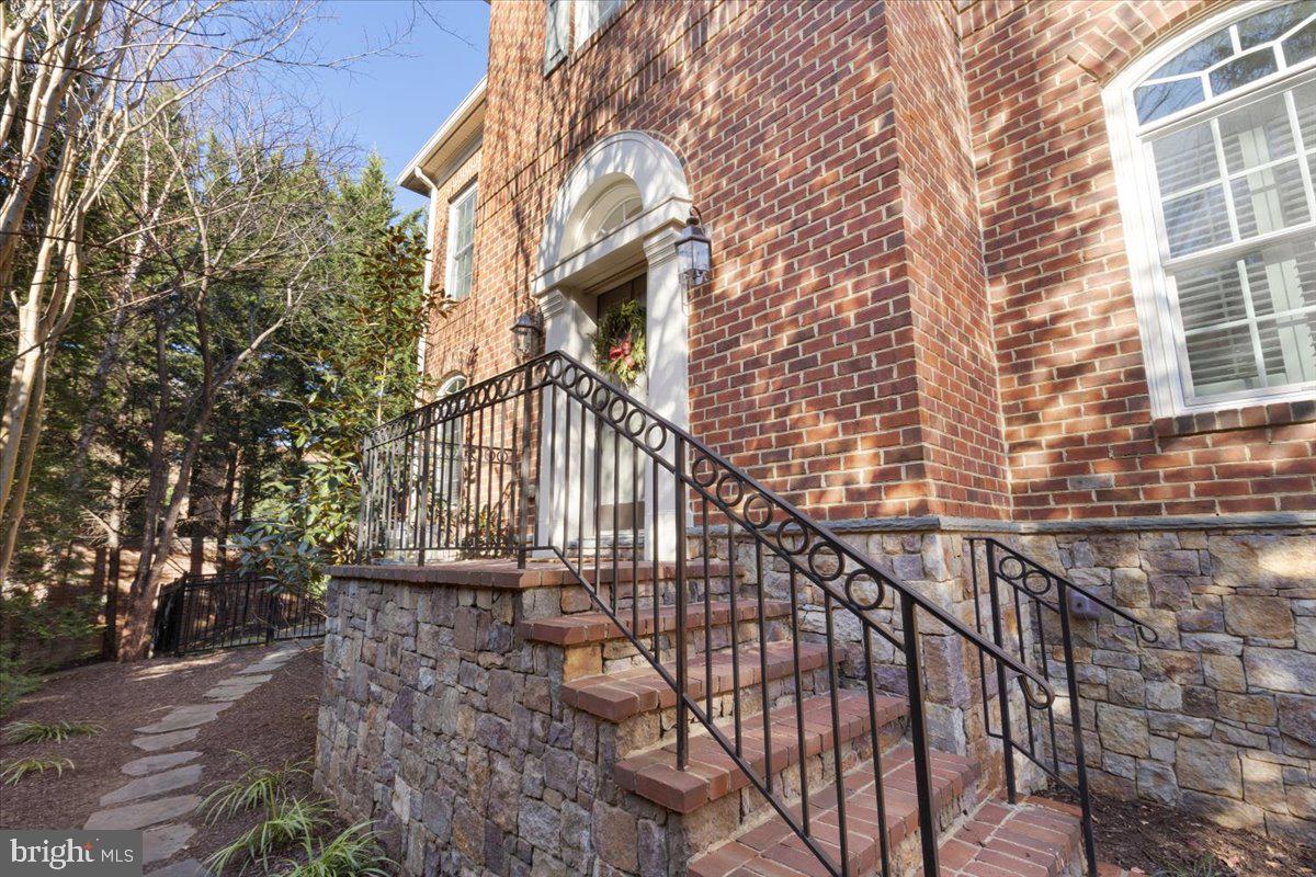 JAGUAR/YORKTOWN - Residential