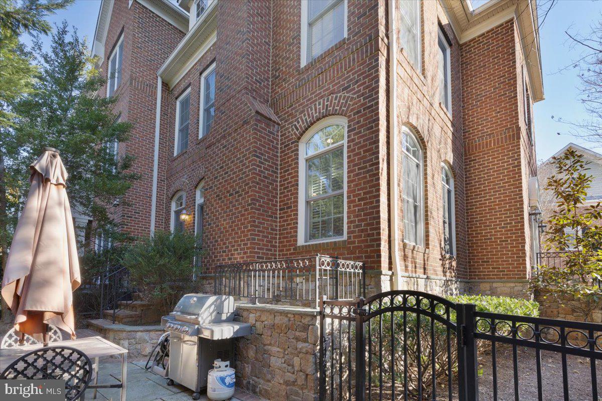 JAGUAR/YORKTOWN - Residential