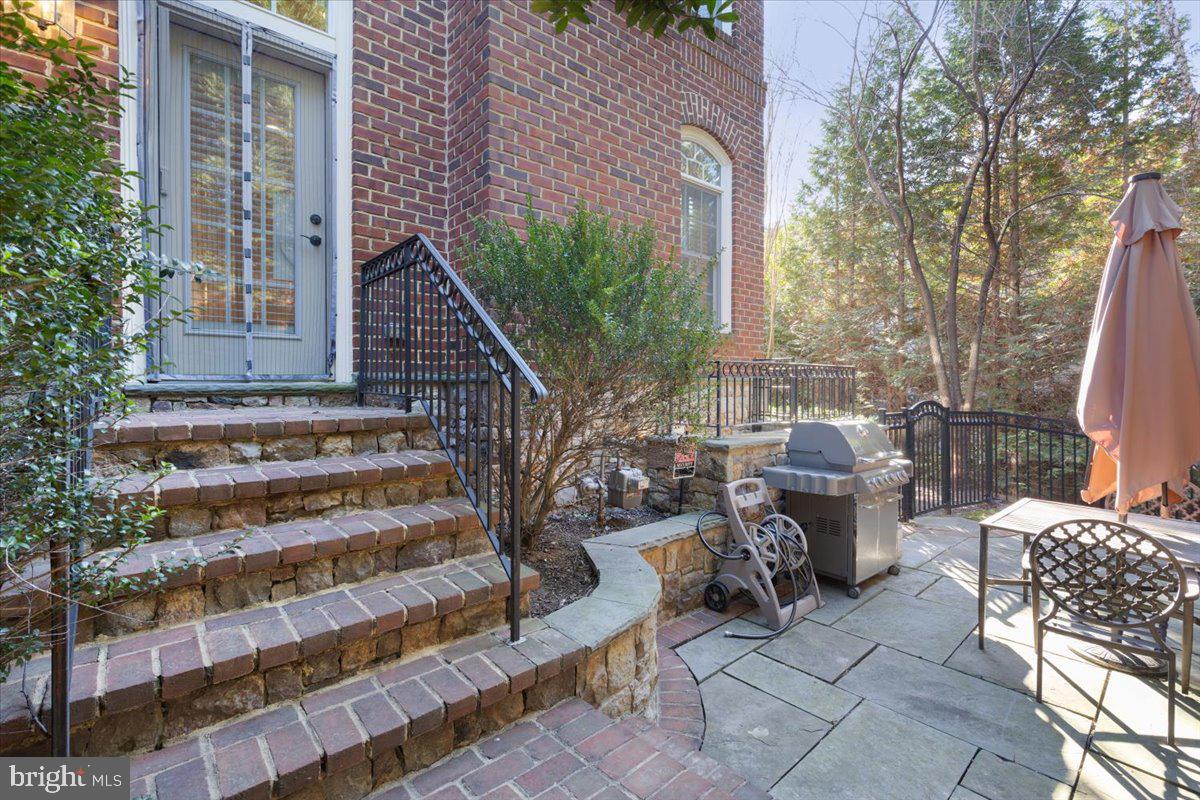 JAGUAR/YORKTOWN - Residential