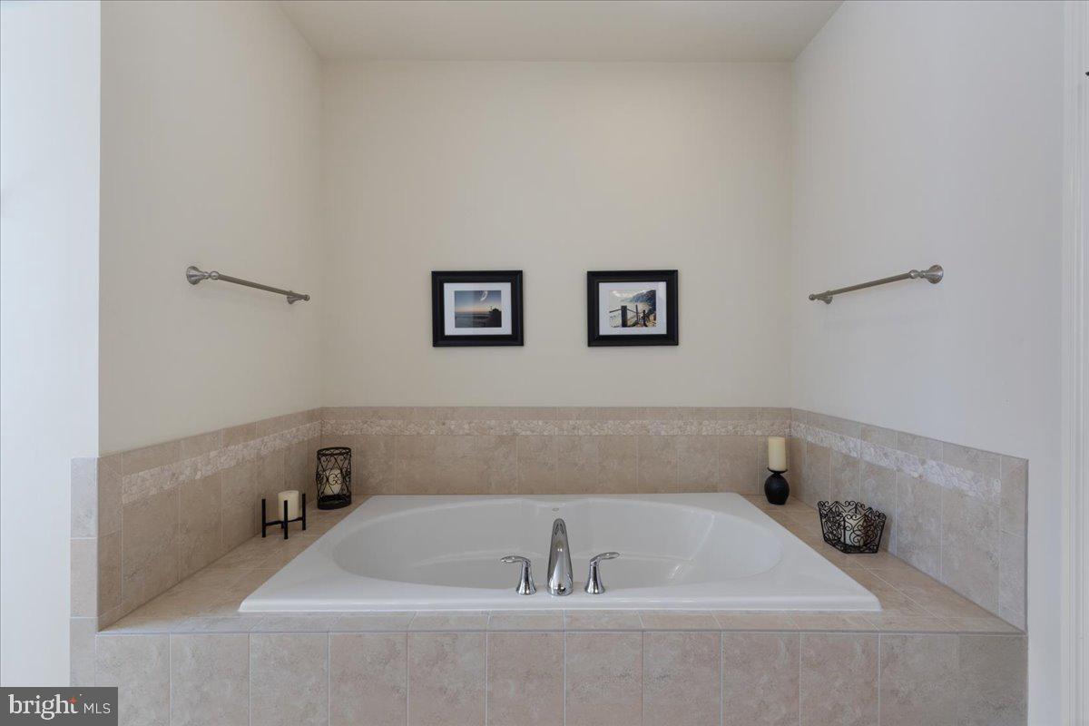 JAGUAR/YORKTOWN - Residential