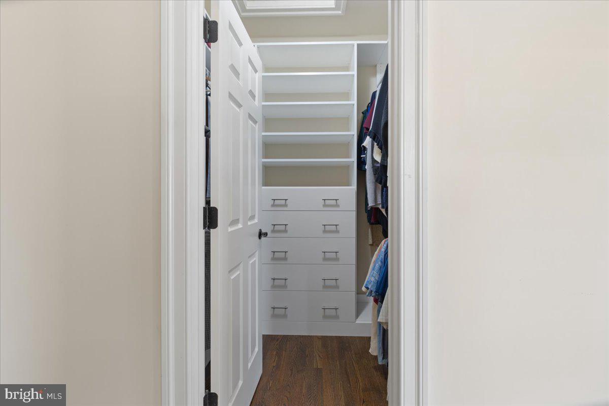 JAGUAR/YORKTOWN - Residential