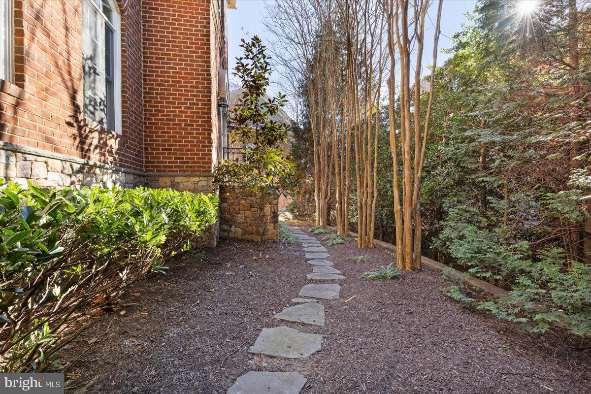 JAGUAR/YORKTOWN - Residential