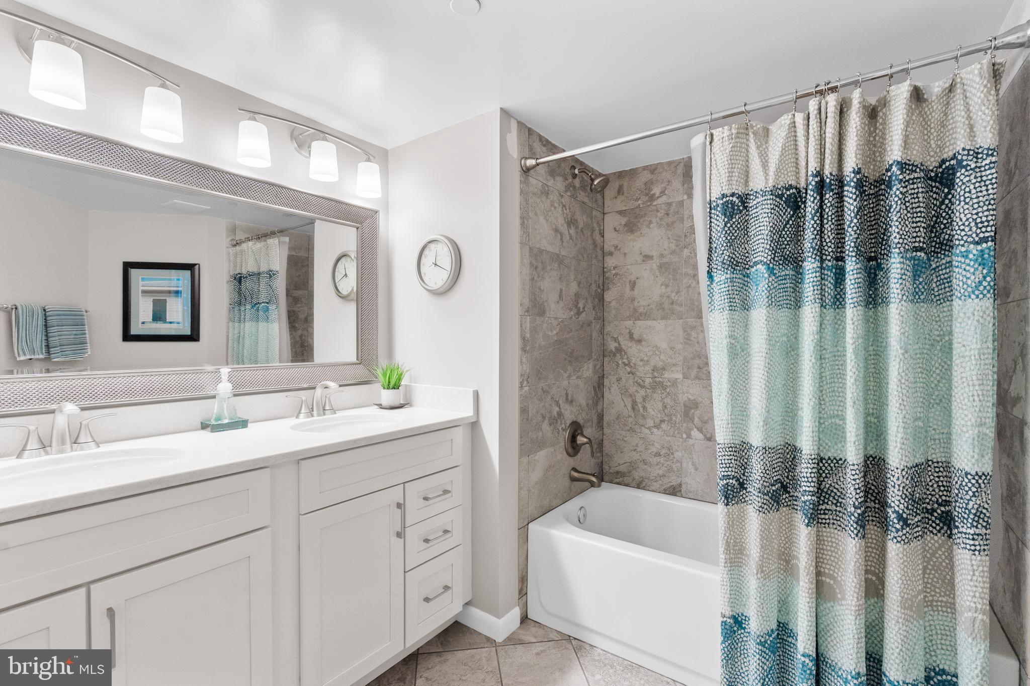 SKYLINE SQUARE CONDO - Residential