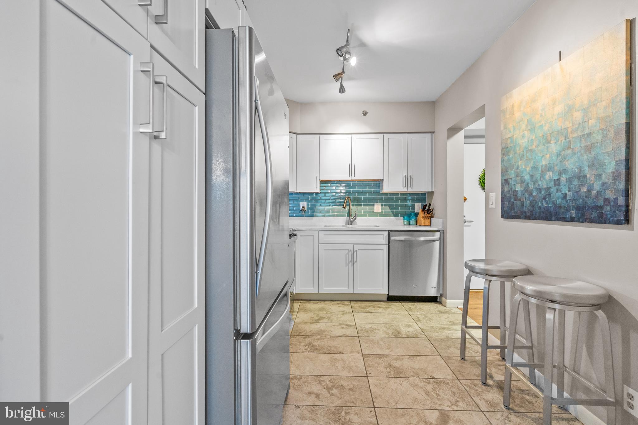 SKYLINE SQUARE CONDO - Residential