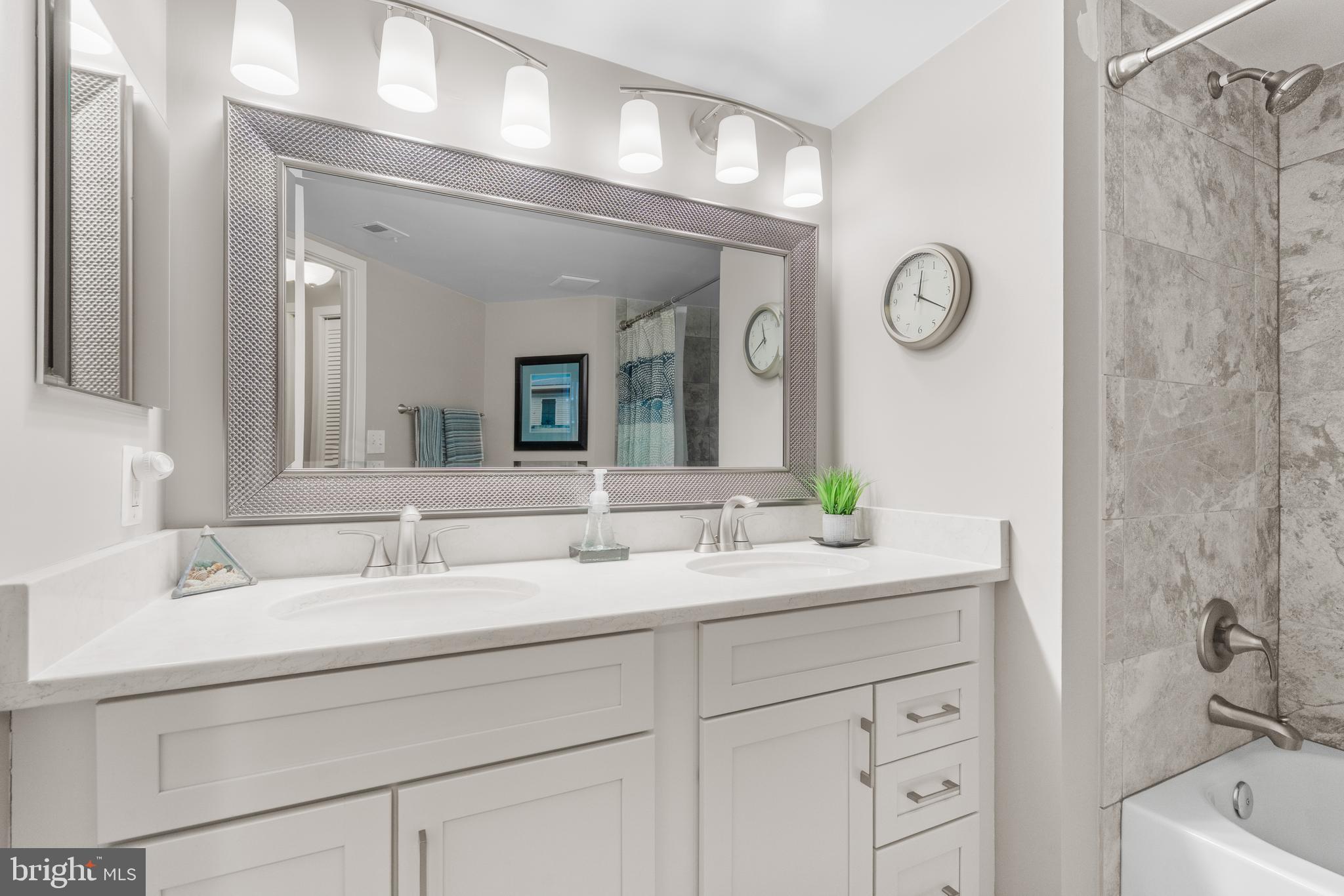 SKYLINE SQUARE CONDO - Residential