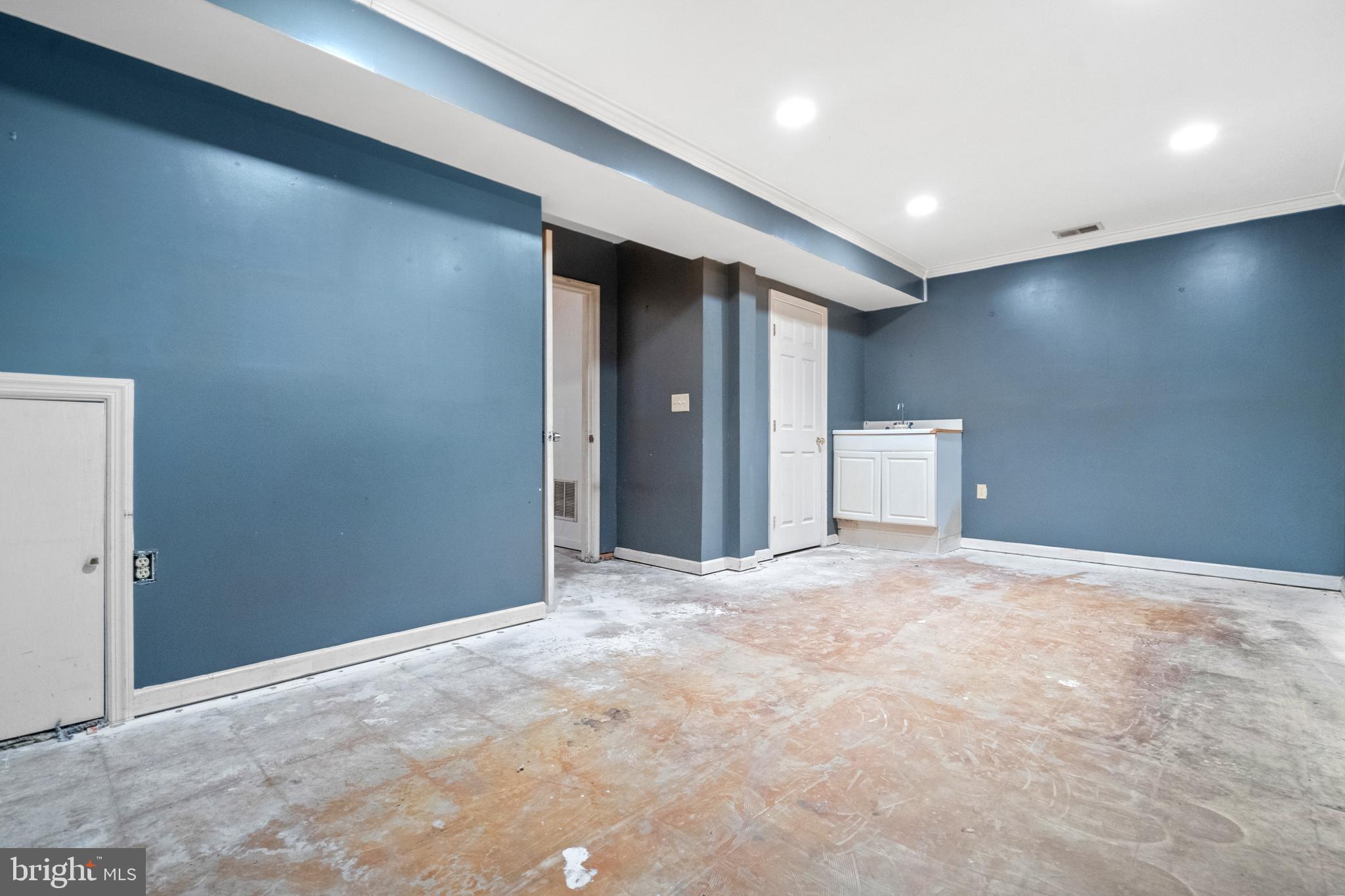 CRESTWOOD VILLAGE - Residential