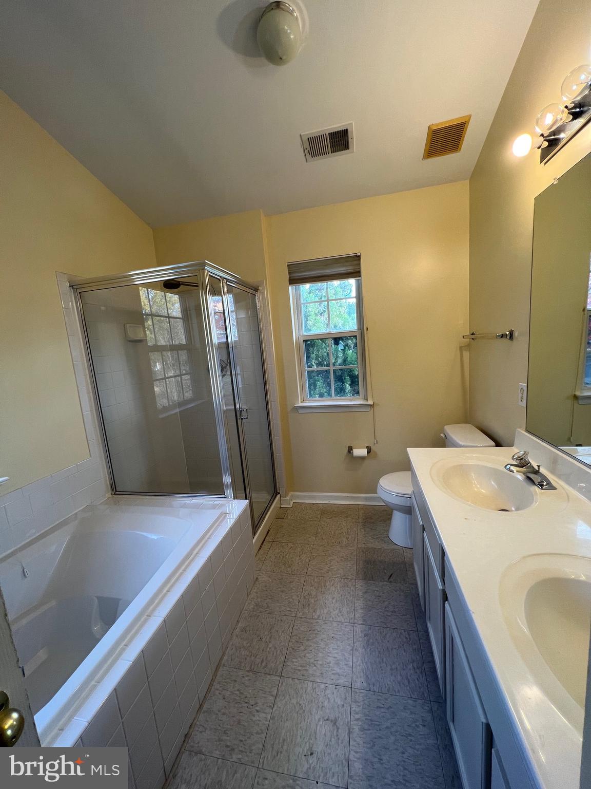 WOODMORE - Residential Lease