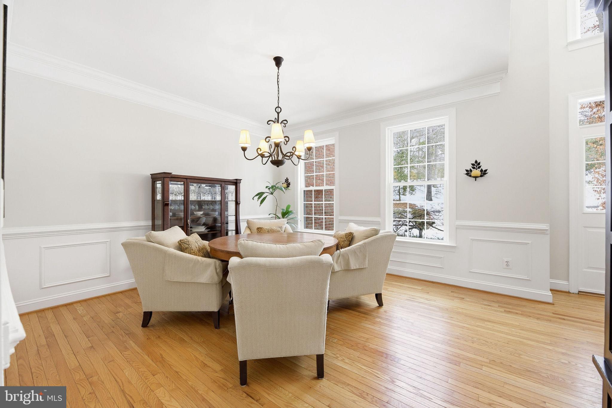 WHISPERING WOODS - Residential