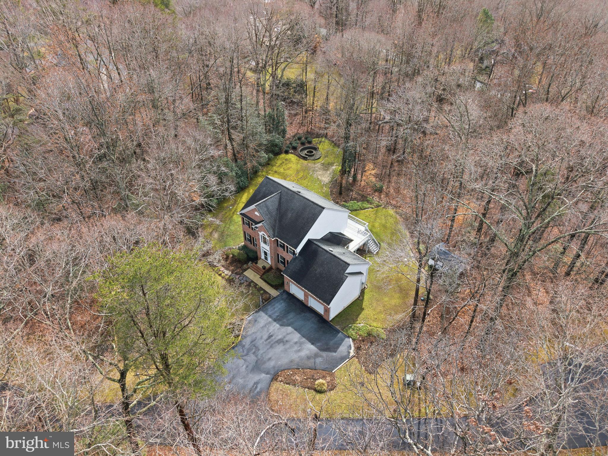 WHISPERING WOODS - Residential