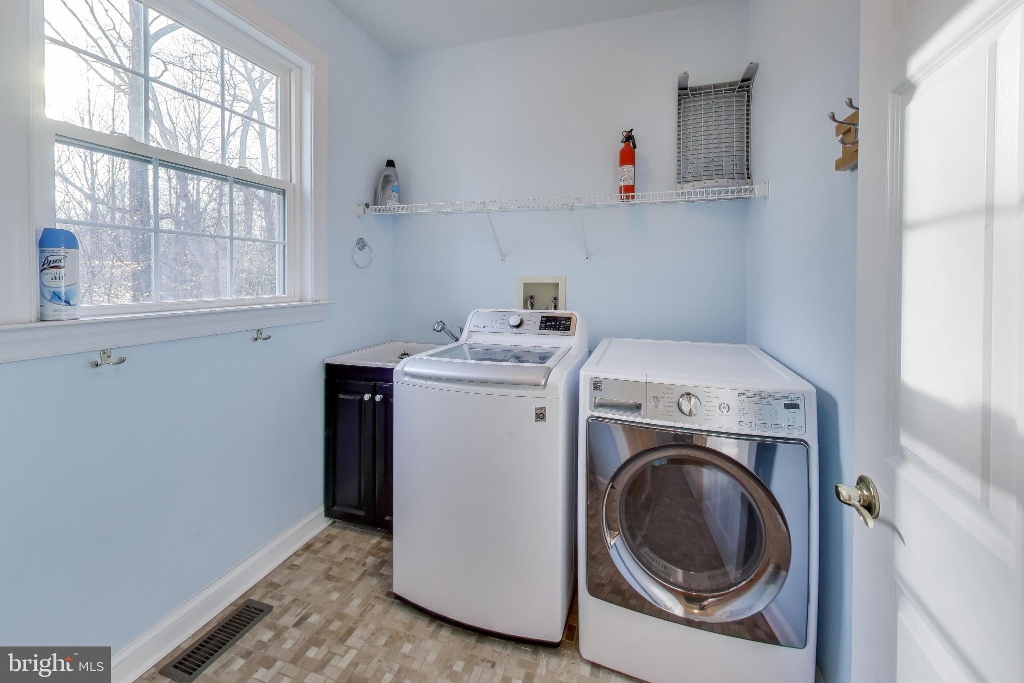 WHISPERING WOODS - Residential