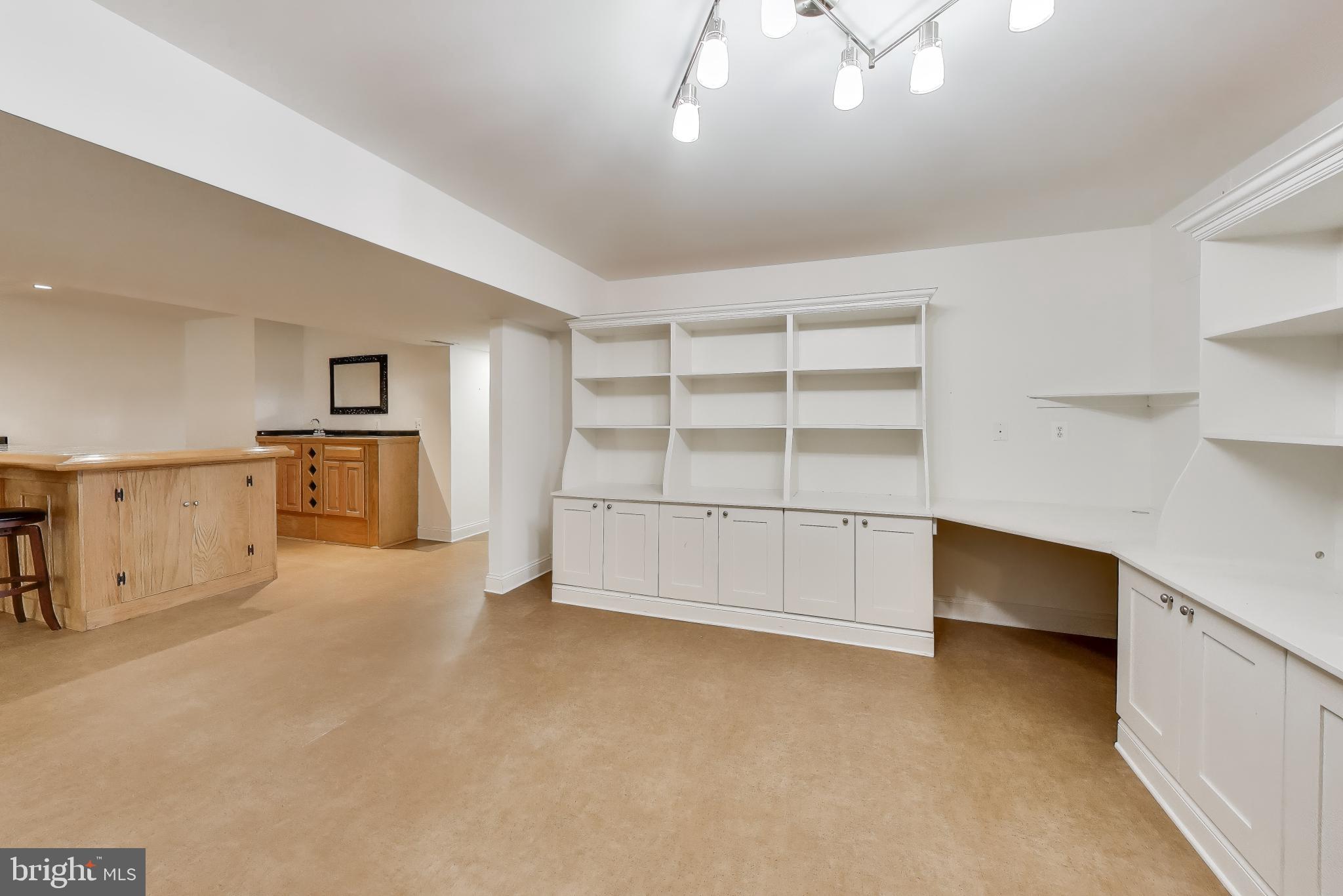 WHISPERING WOODS - Residential