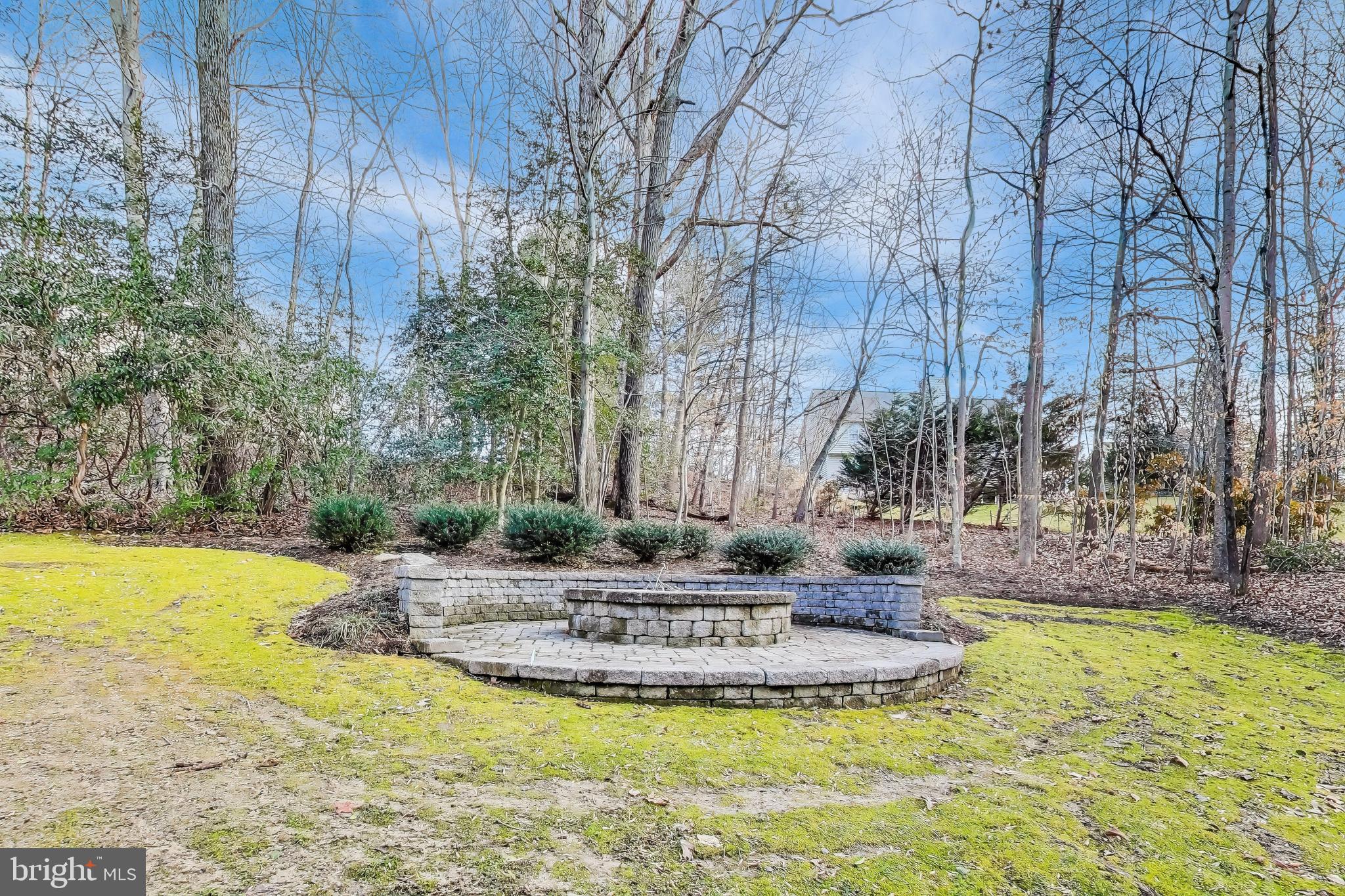 WHISPERING WOODS - Residential