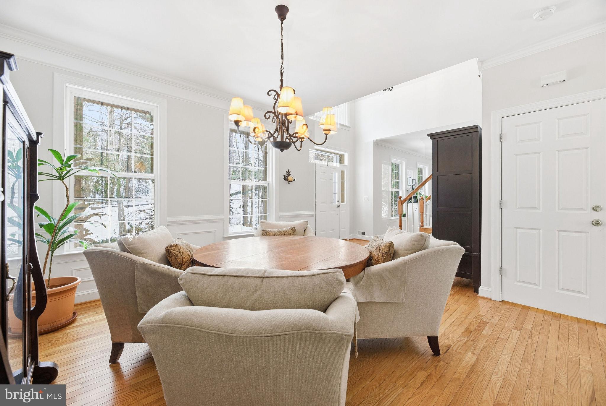 WHISPERING WOODS - Residential