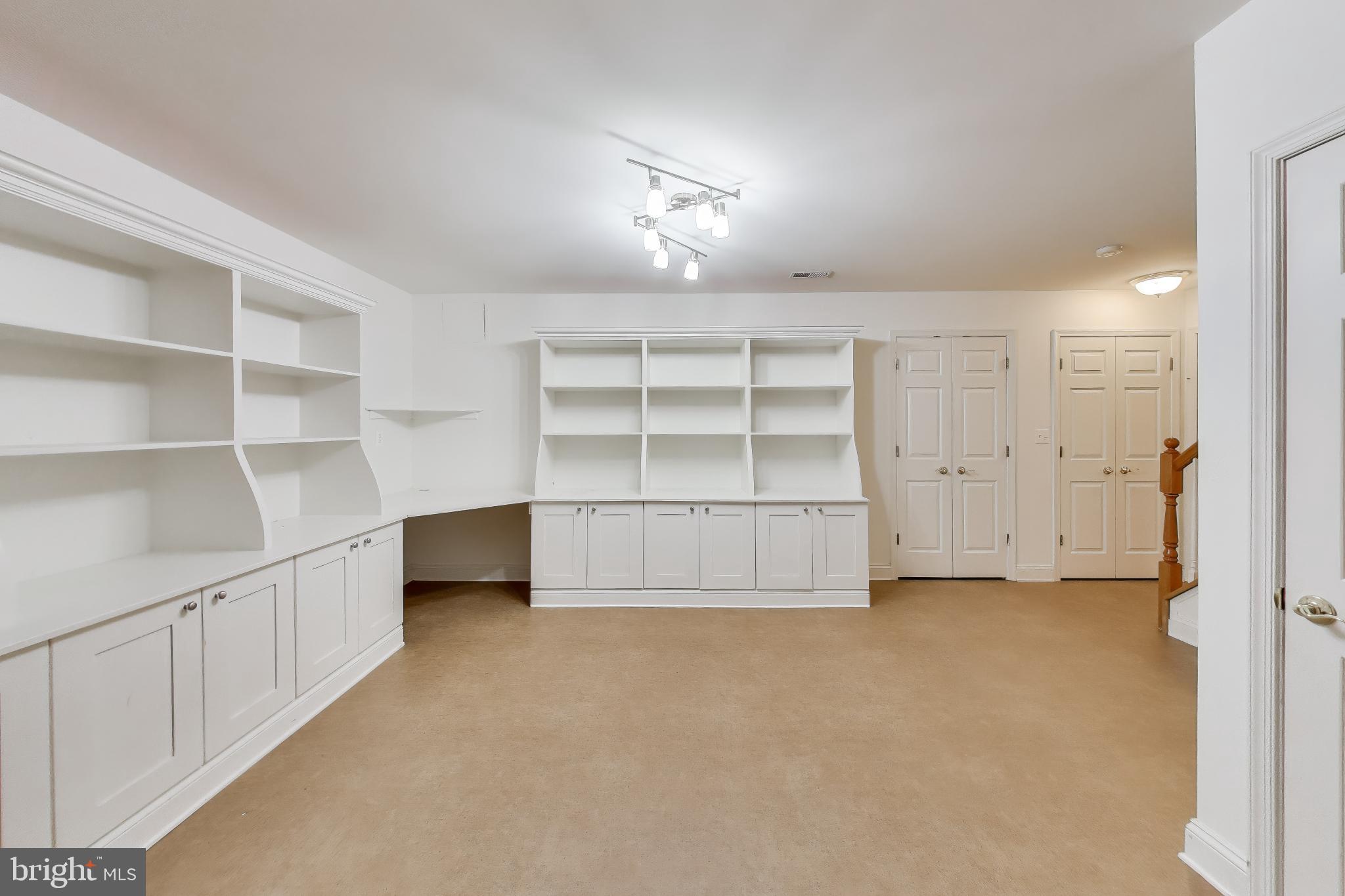 WHISPERING WOODS - Residential