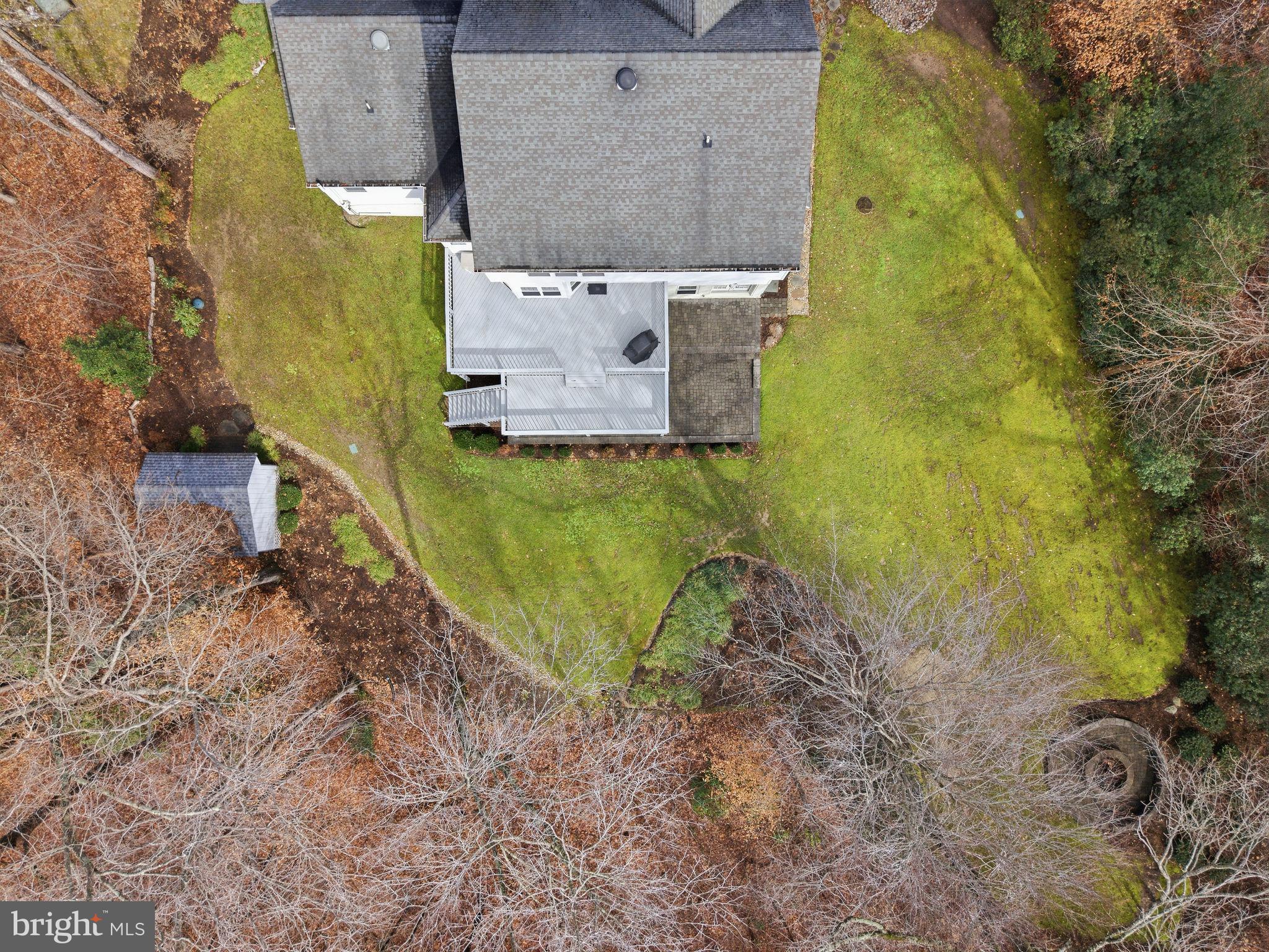 WHISPERING WOODS - Residential