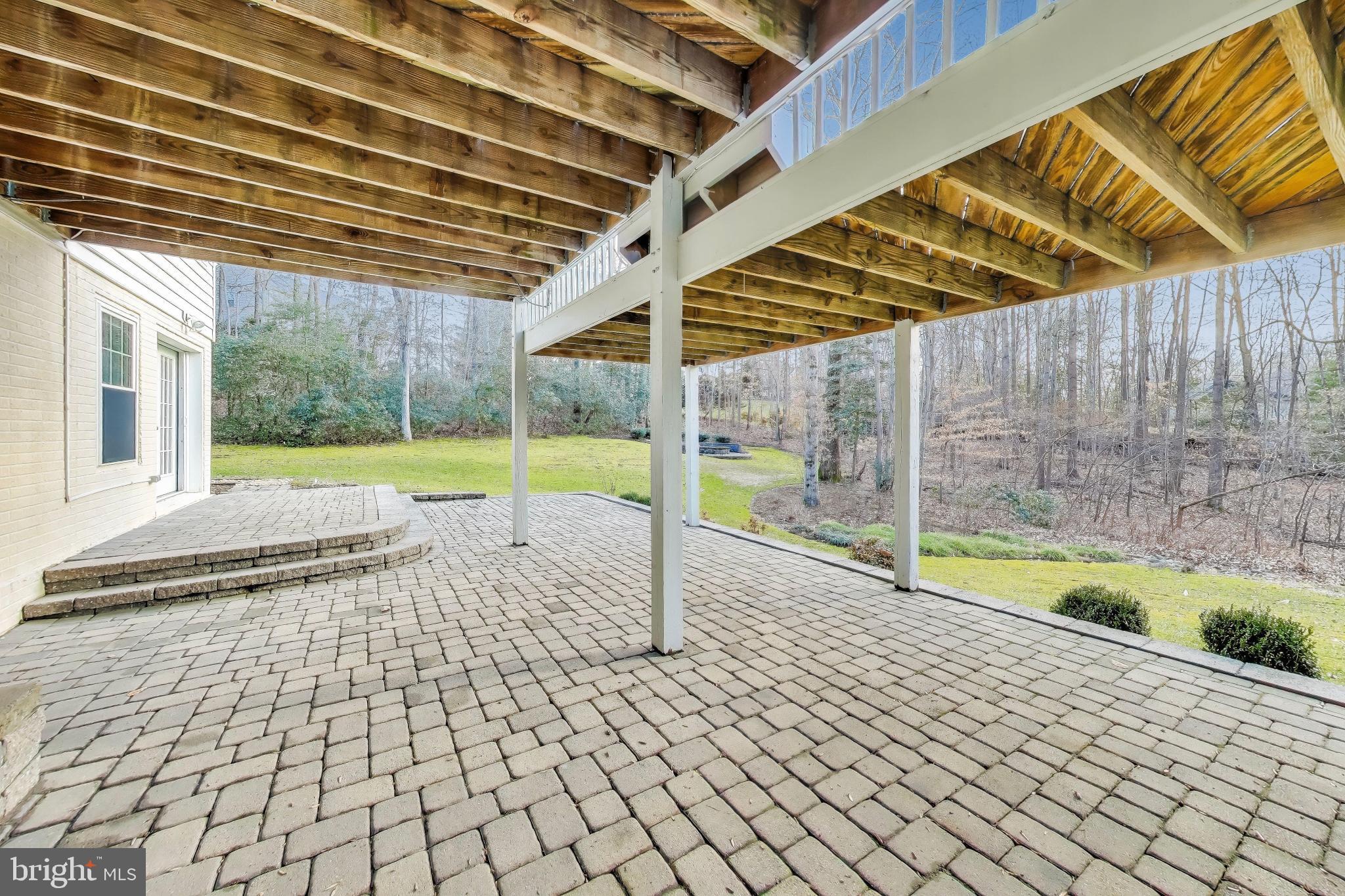 WHISPERING WOODS - Residential