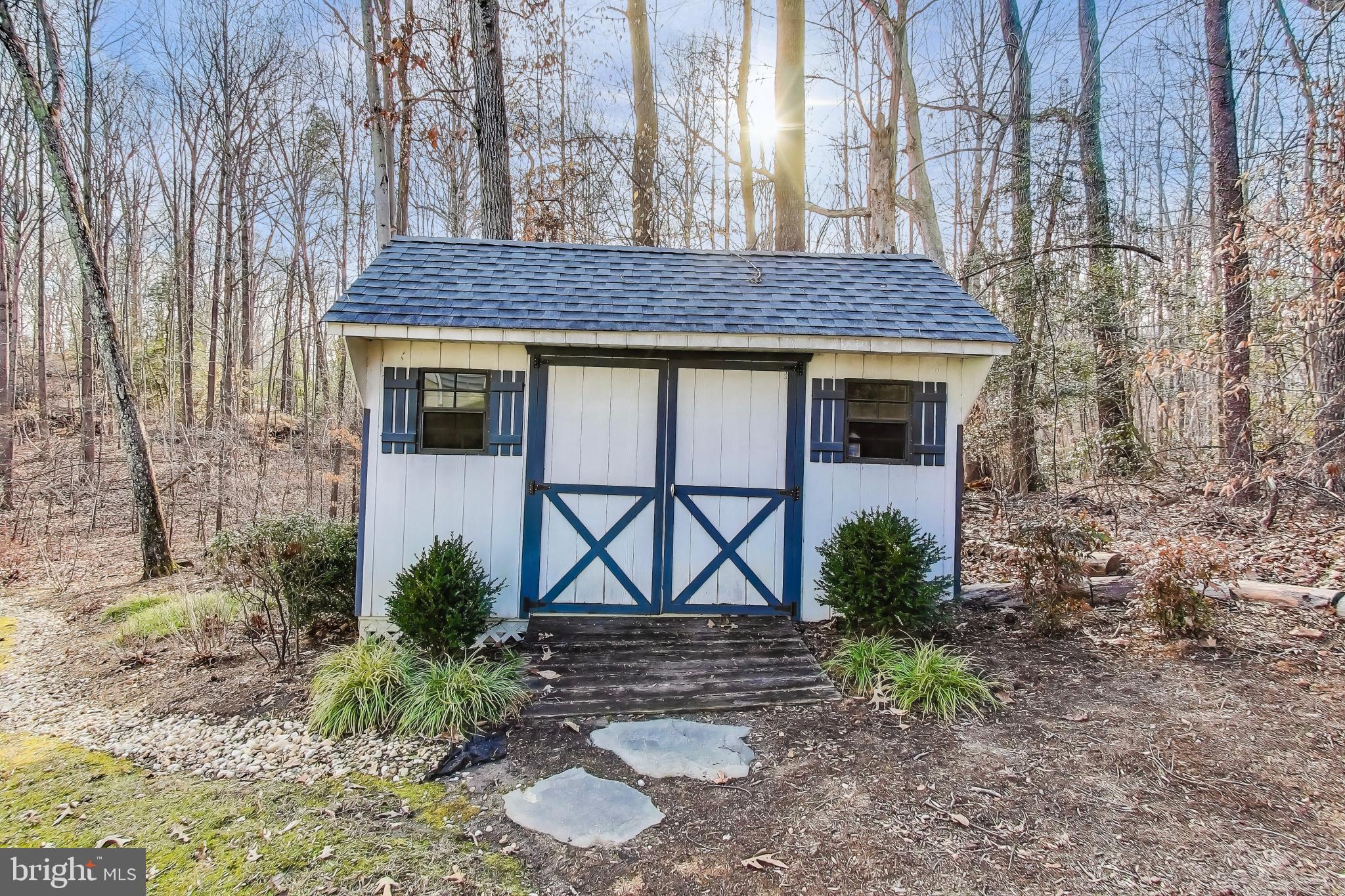 WHISPERING WOODS - Residential