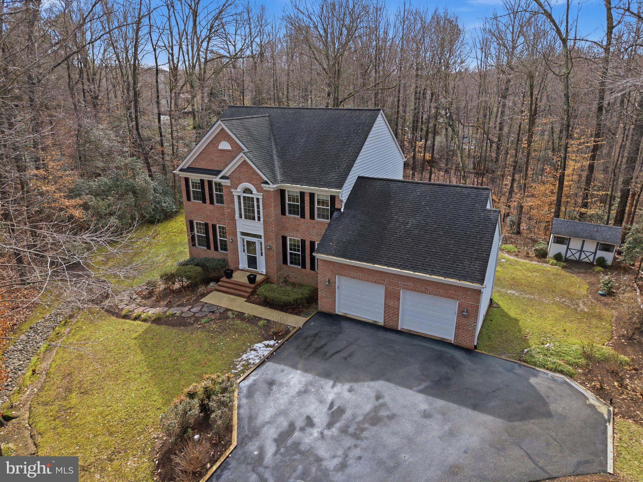 WHISPERING WOODS - Residential