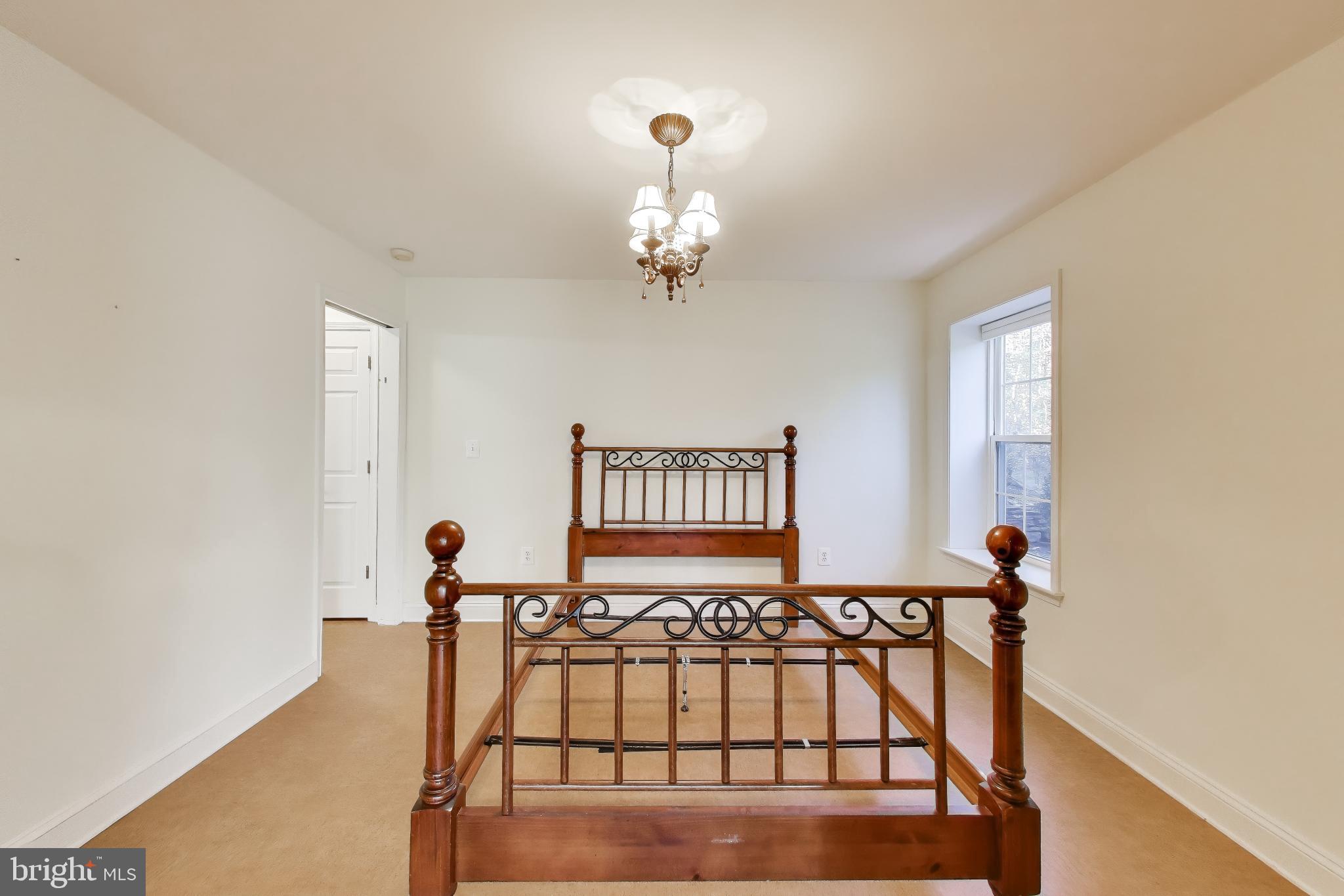 WHISPERING WOODS - Residential