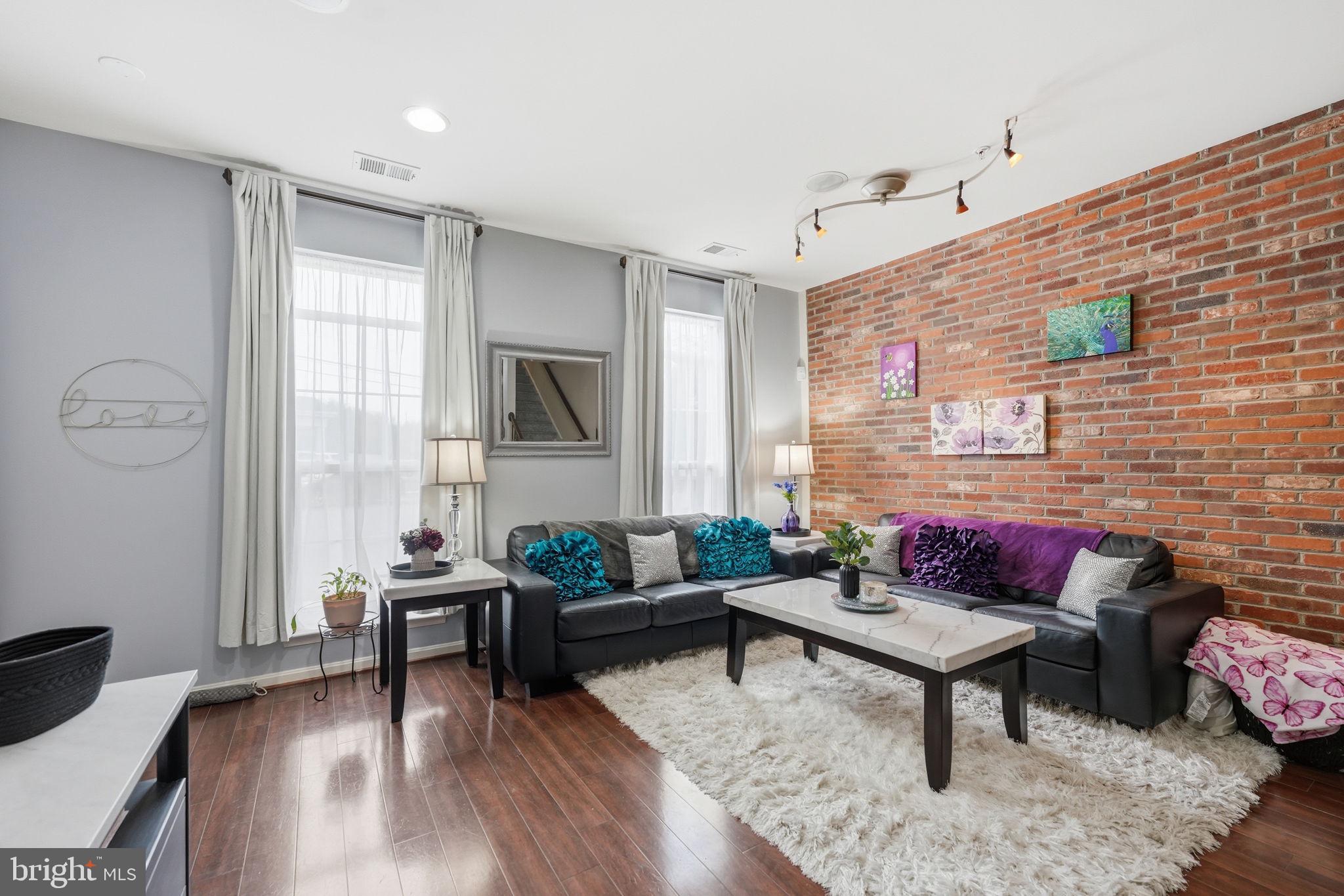 9504 LEE COURT