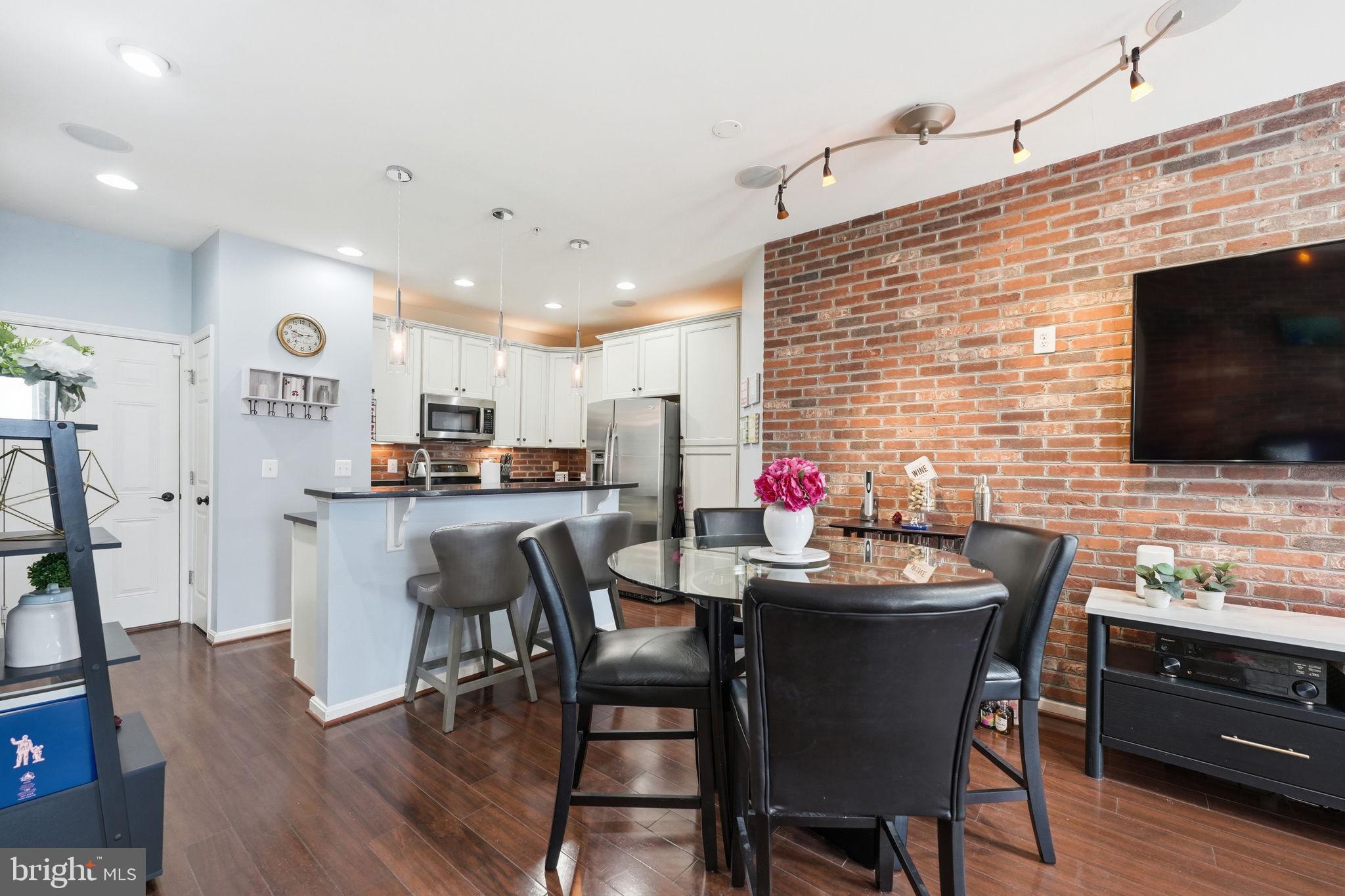 9504 LEE COURT