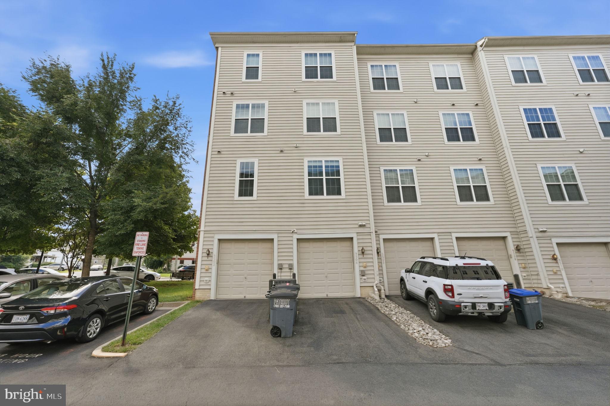 9504 LEE COURT