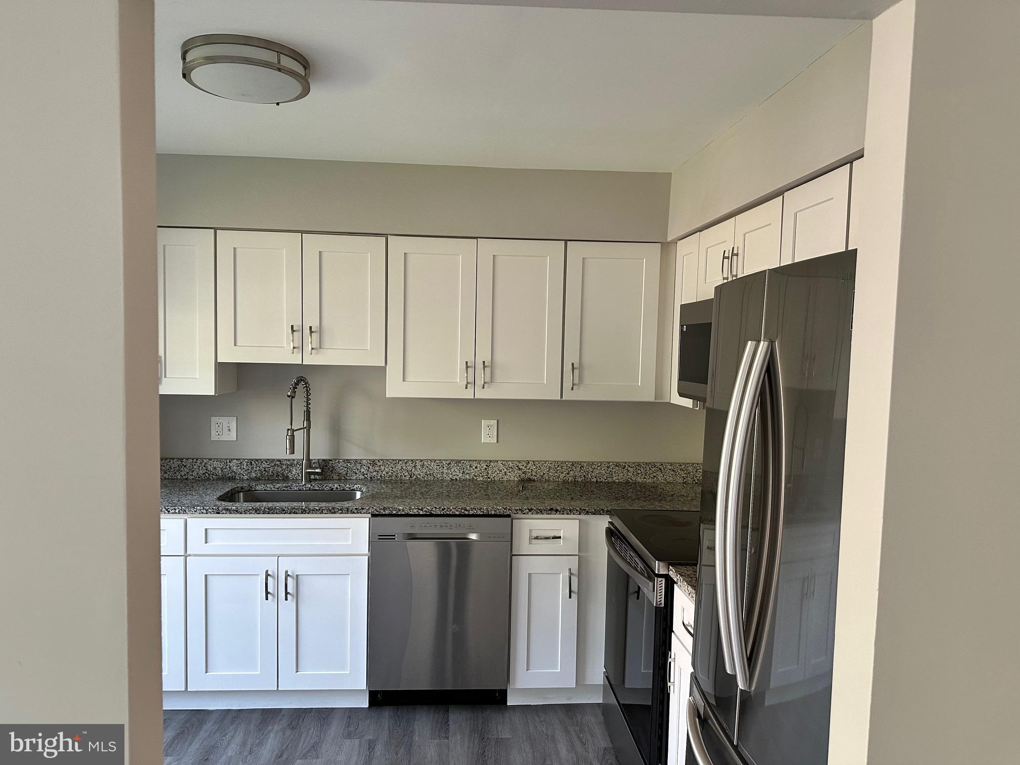 ASHTON GLEN - Residential Lease