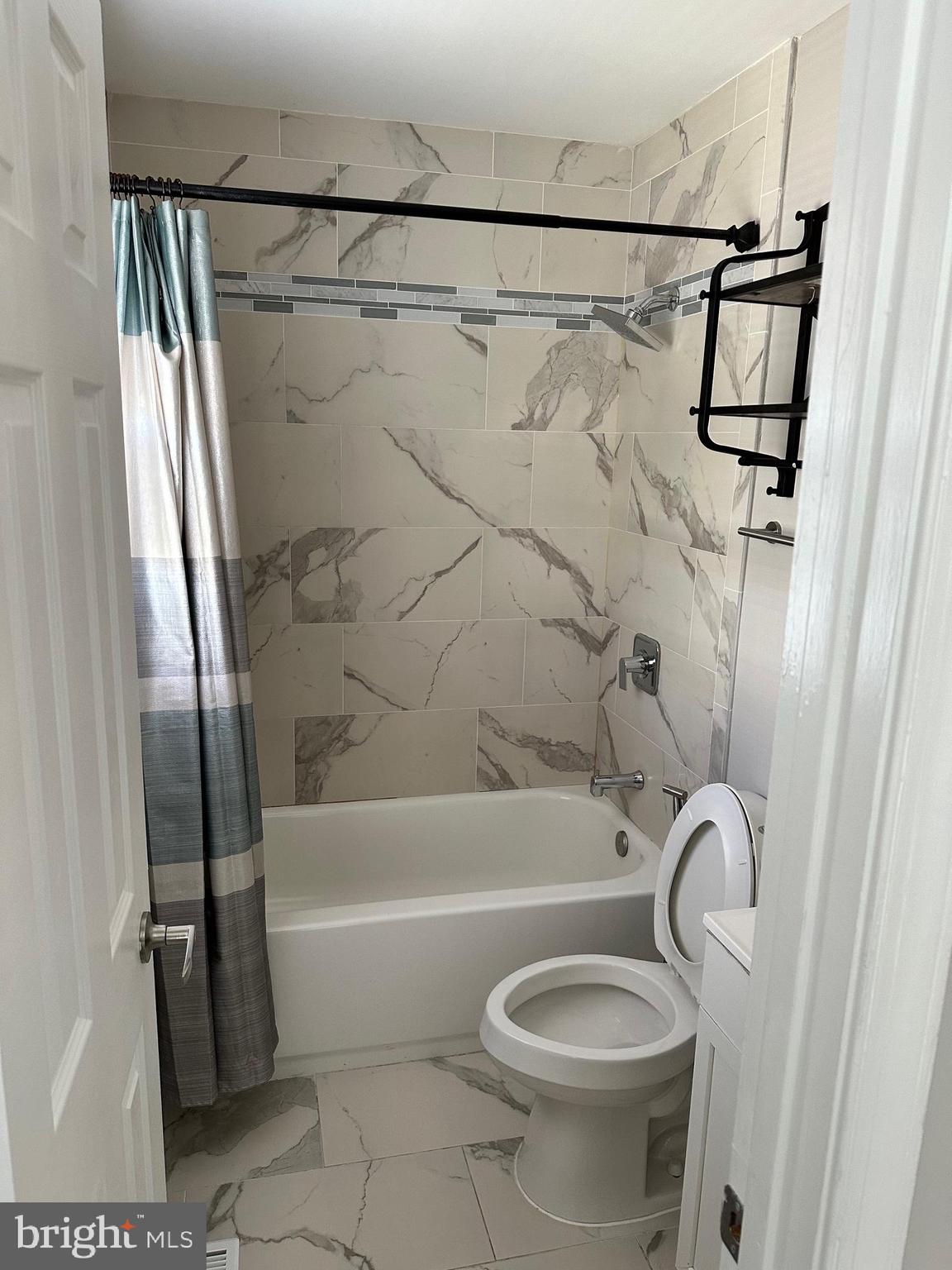 ASHTON GLEN - Residential Lease