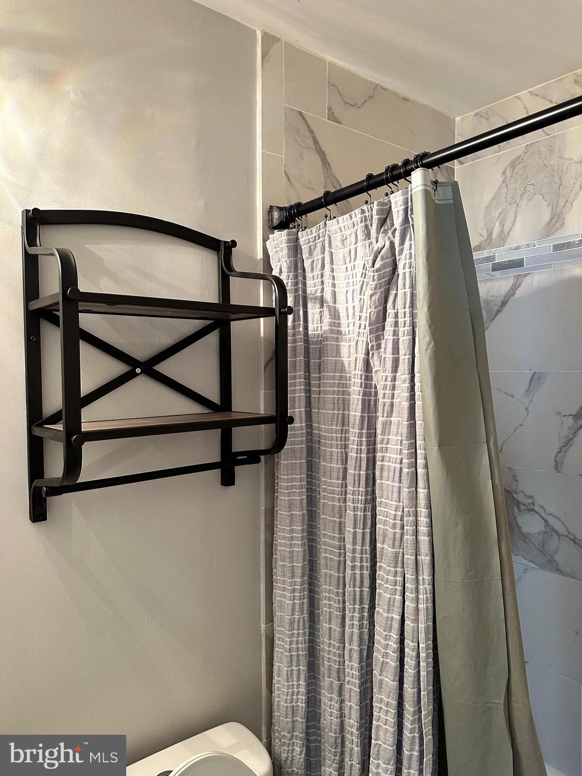 ASHTON GLEN - Residential Lease