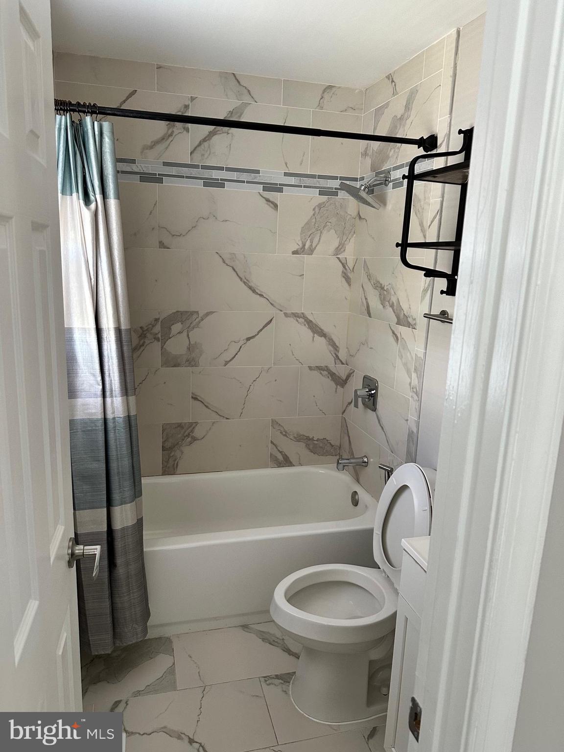 ASHTON GLEN - Residential Lease