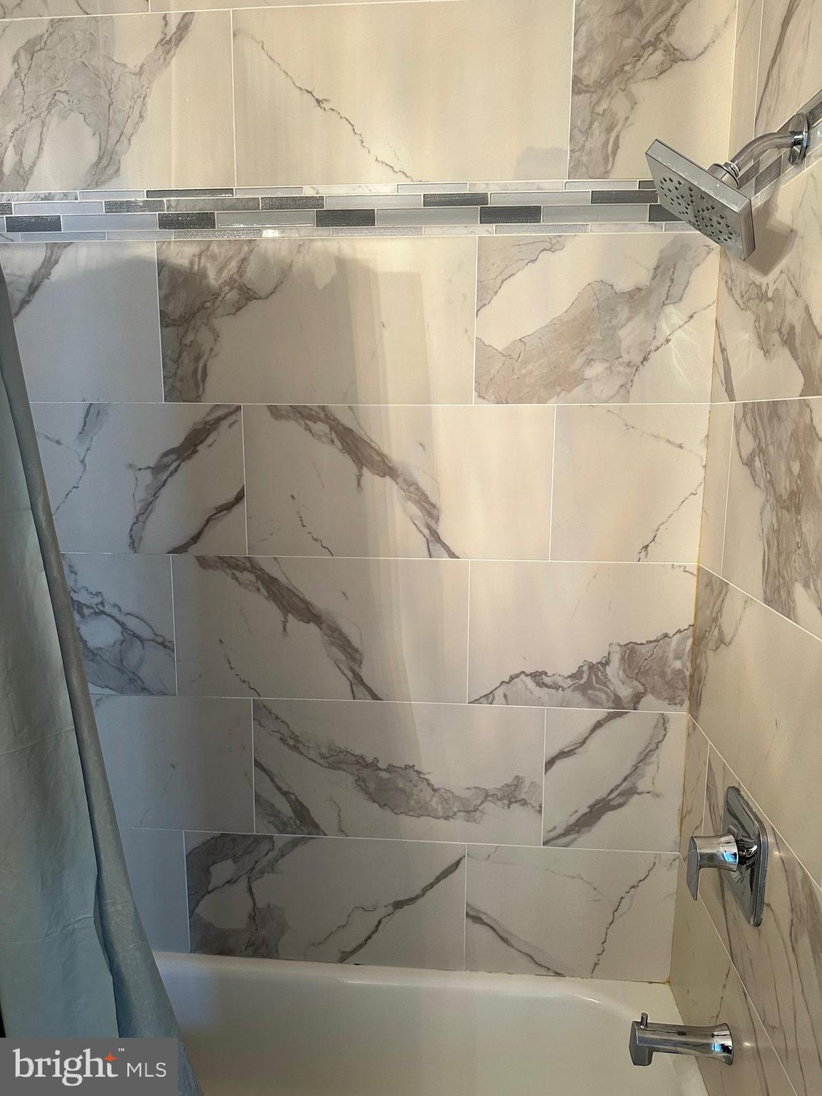 ASHTON GLEN - Residential Lease