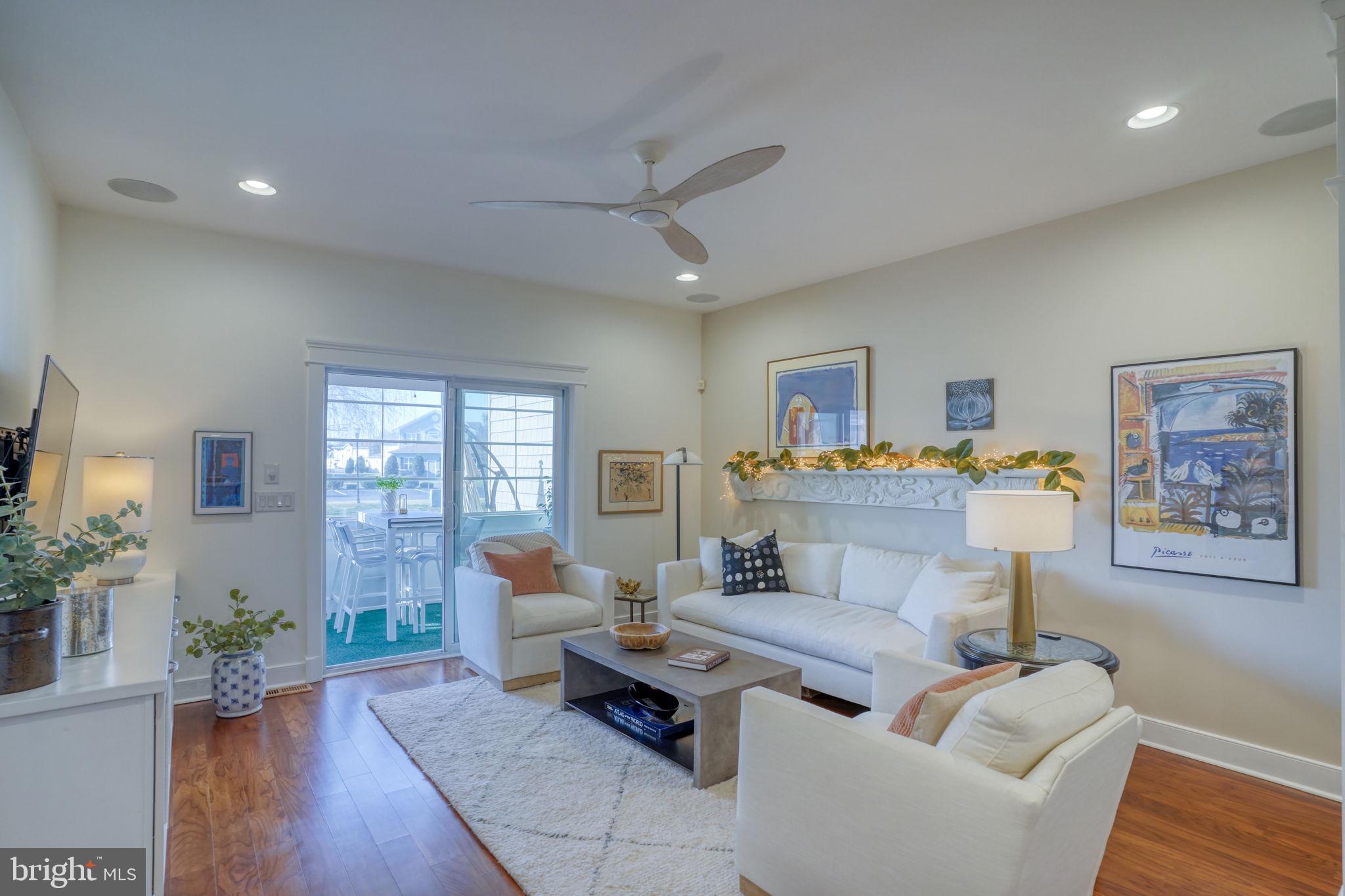 WOODS COVE - Residential