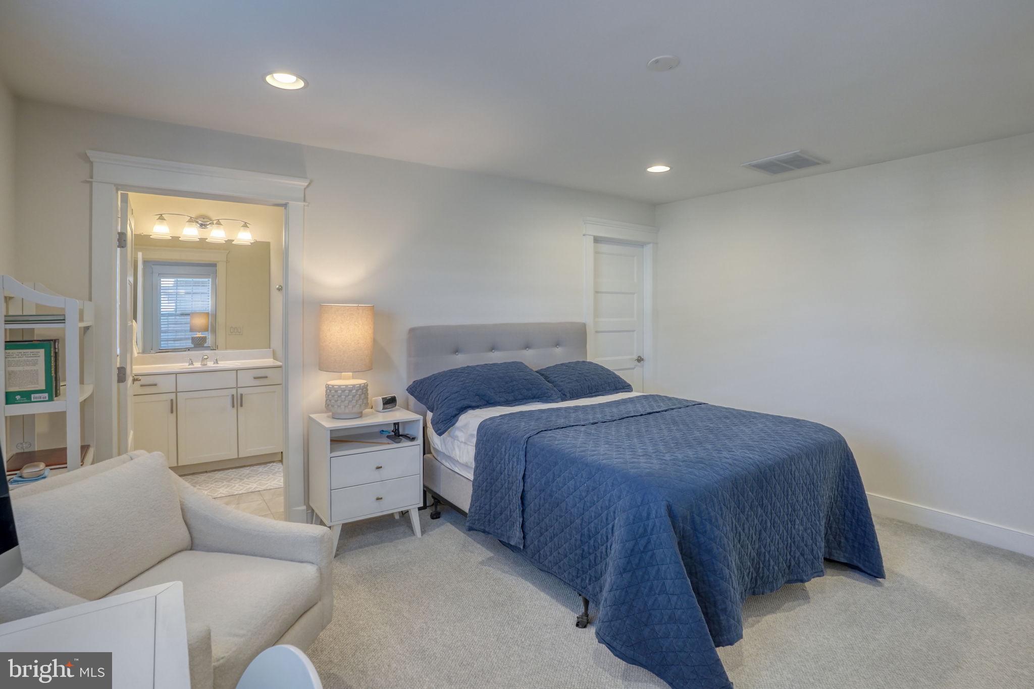 WOODS COVE - Residential