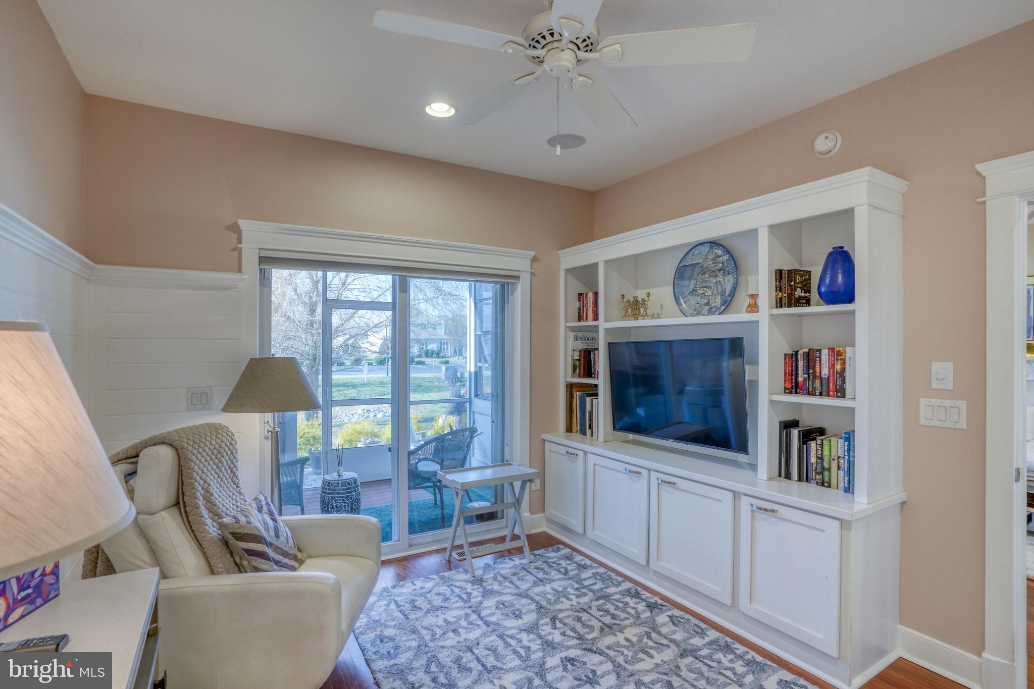 WOODS COVE - Residential