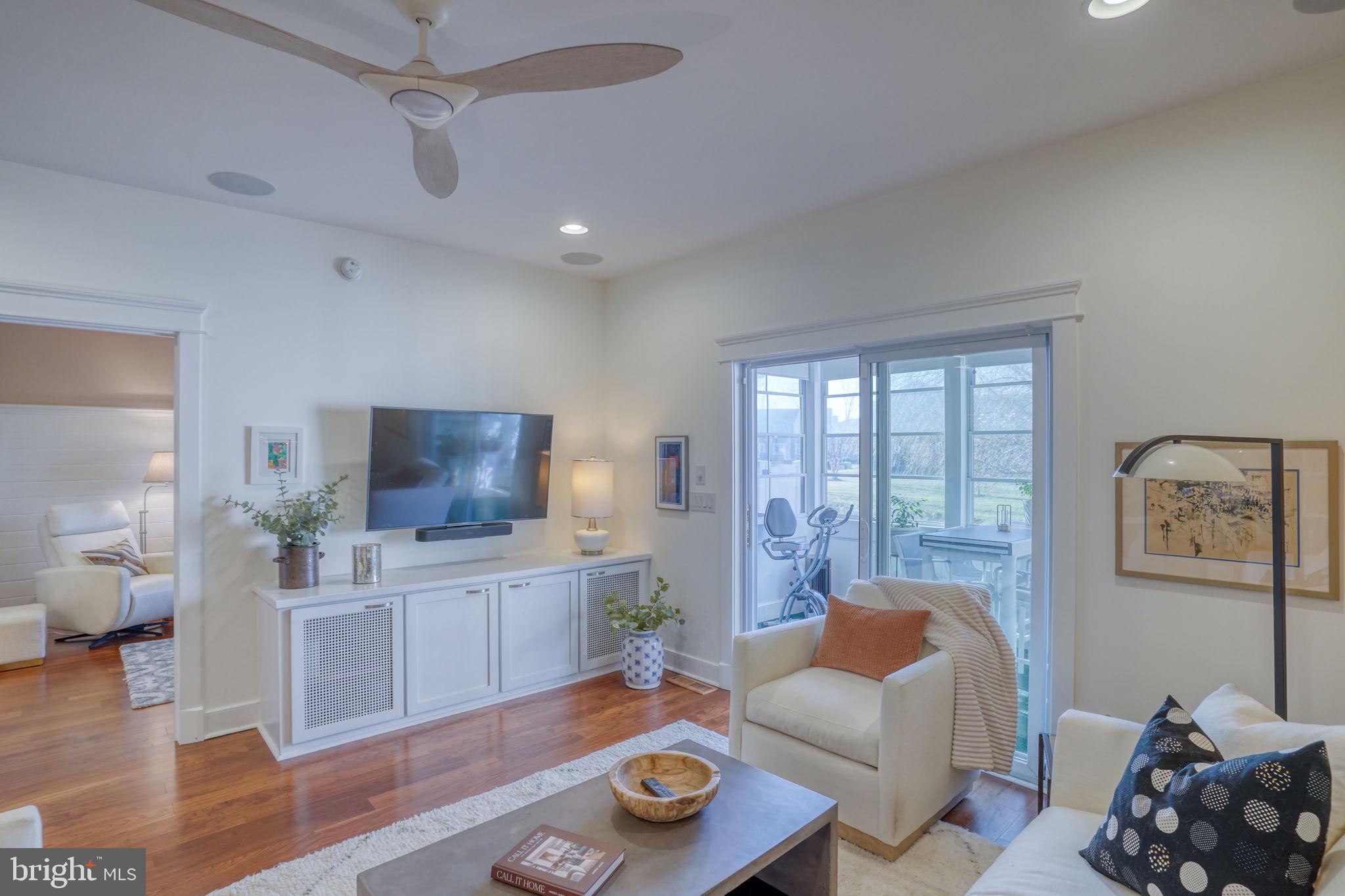 WOODS COVE - Residential