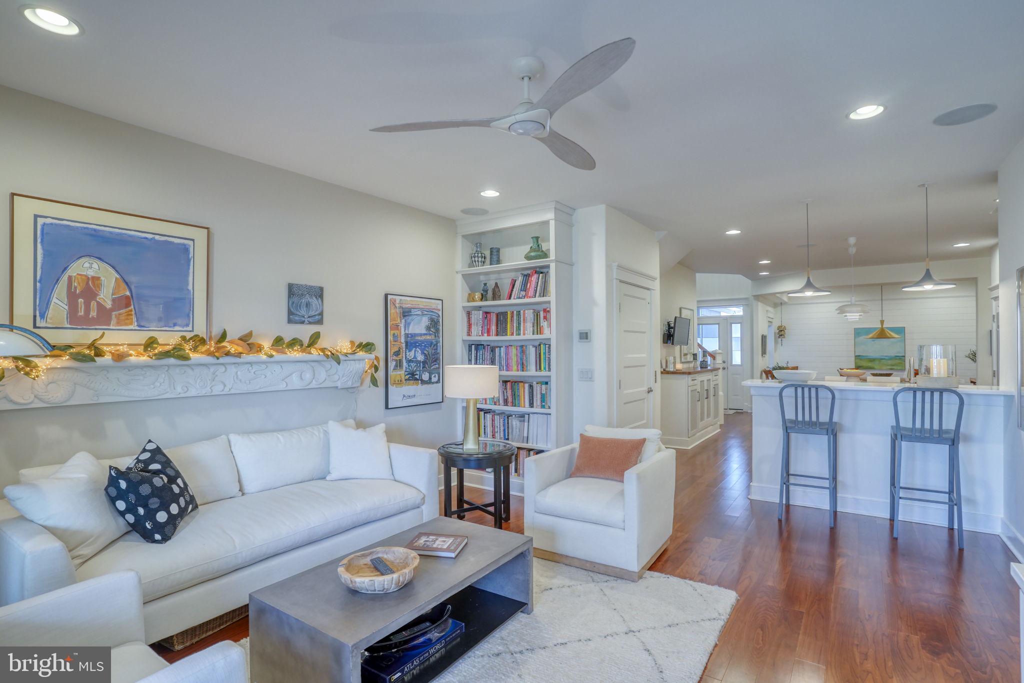 WOODS COVE - Residential