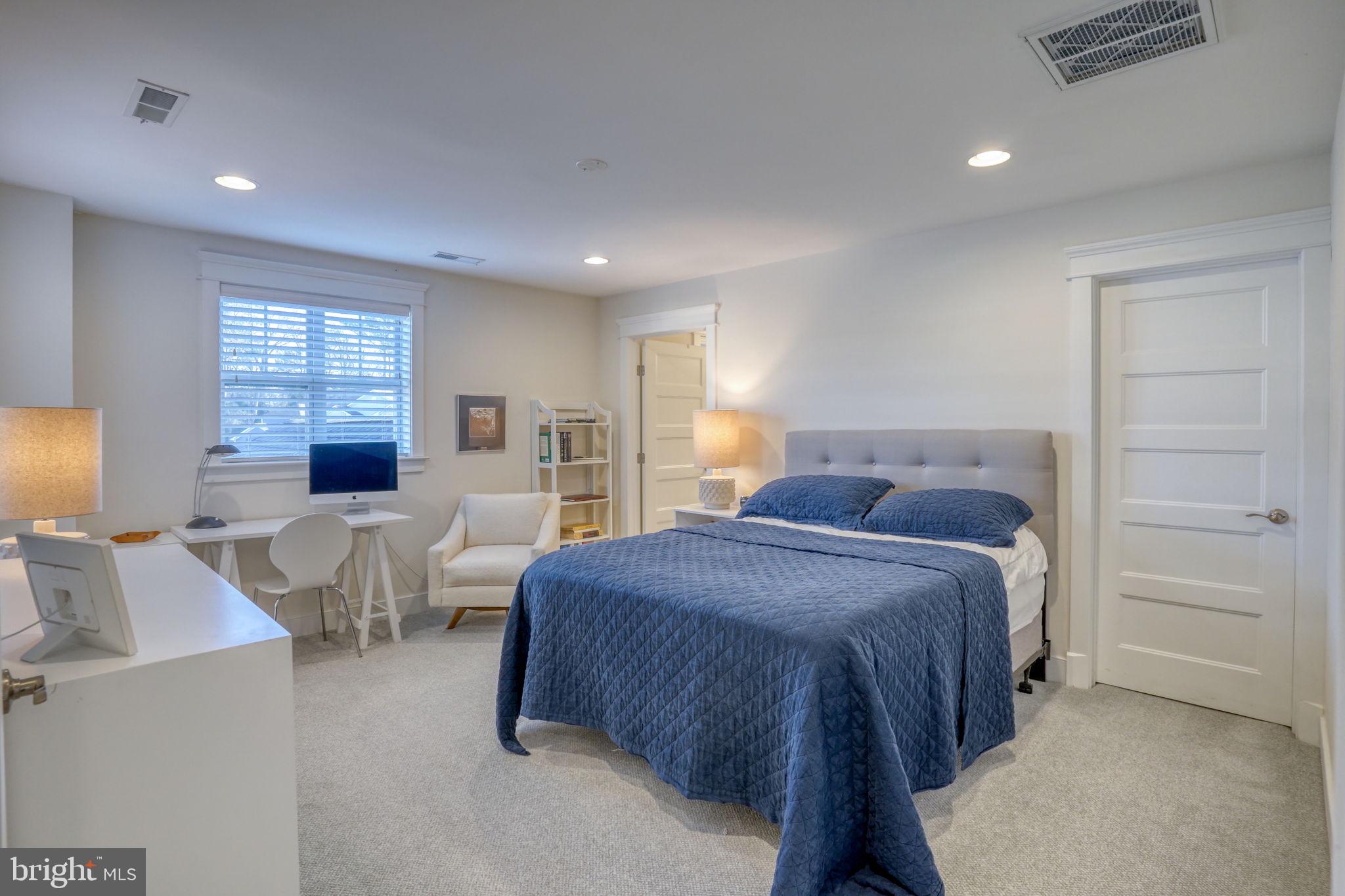 WOODS COVE - Residential