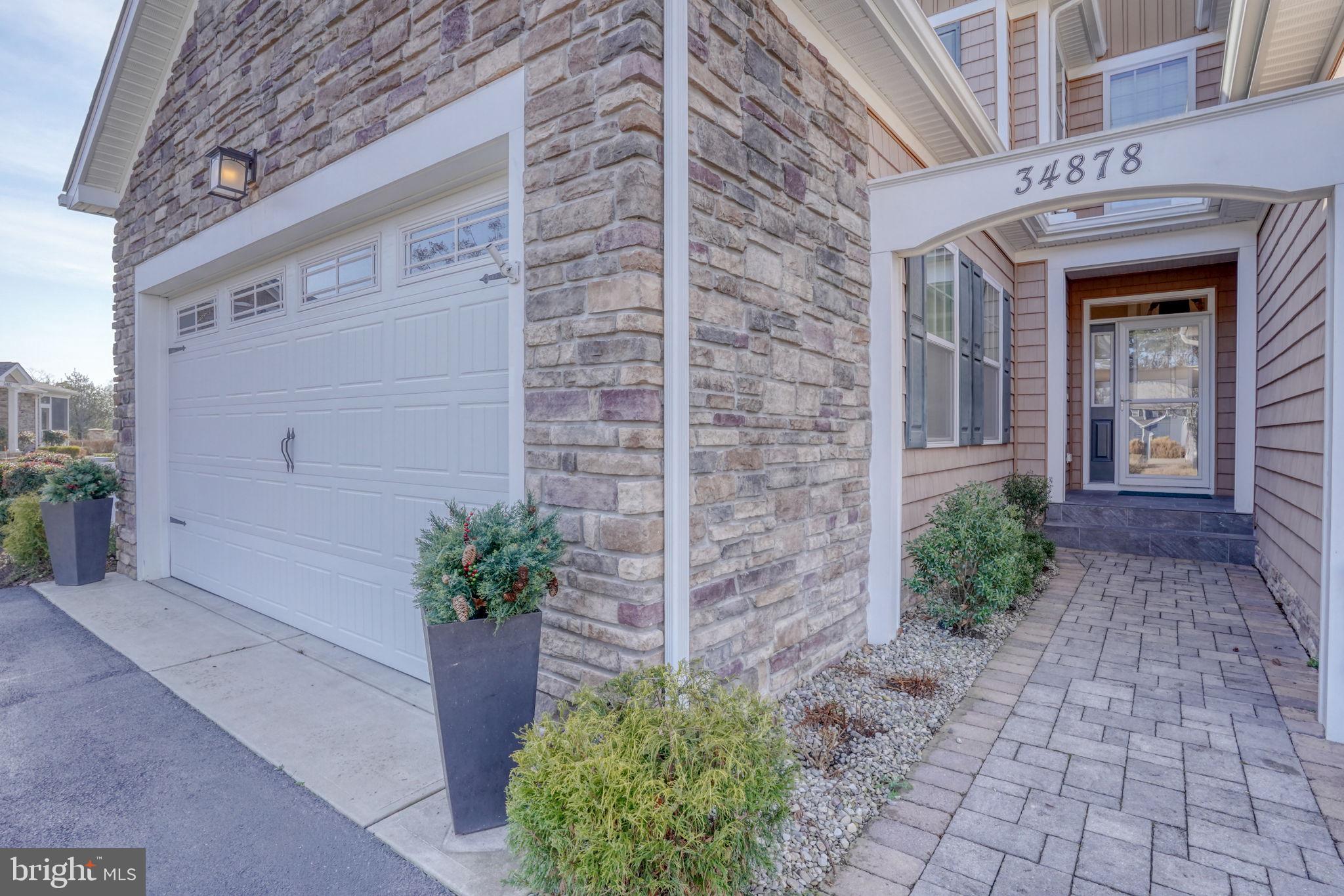 WOODS COVE - Residential