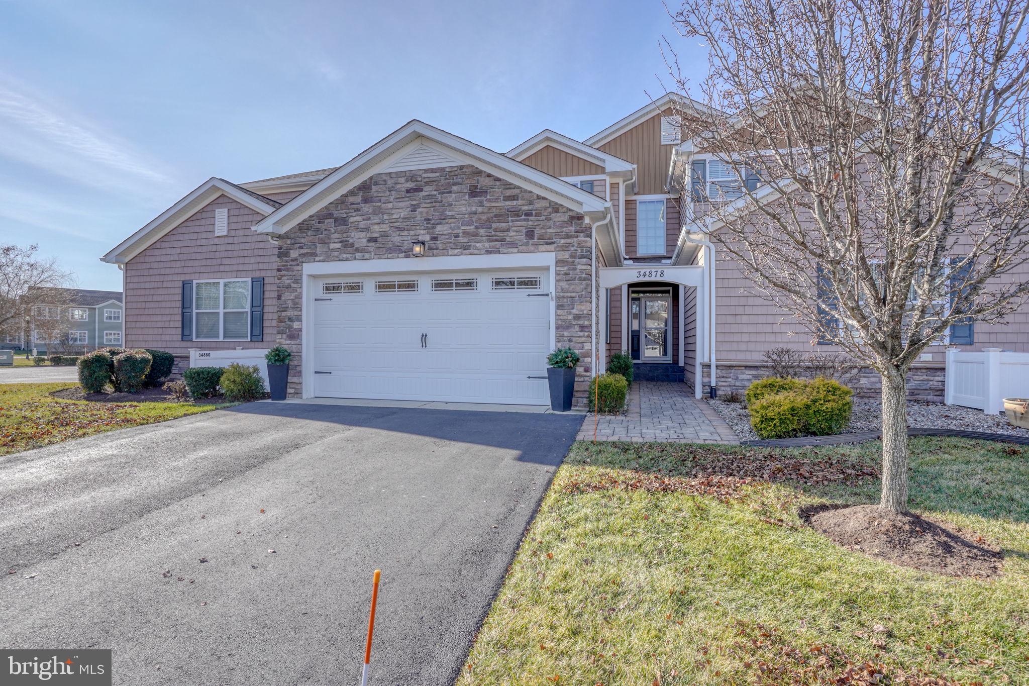 WOODS COVE - Residential