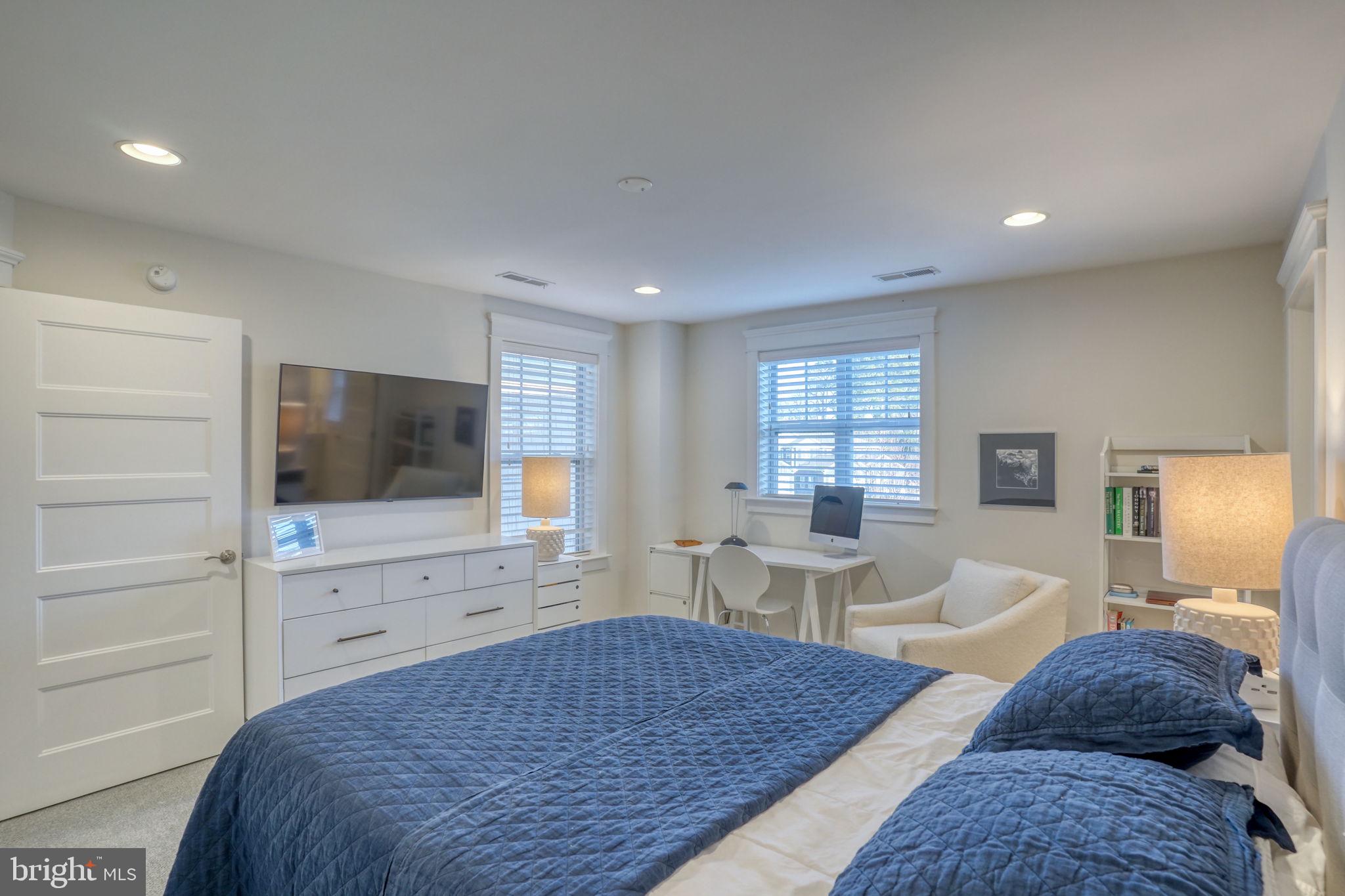WOODS COVE - Residential