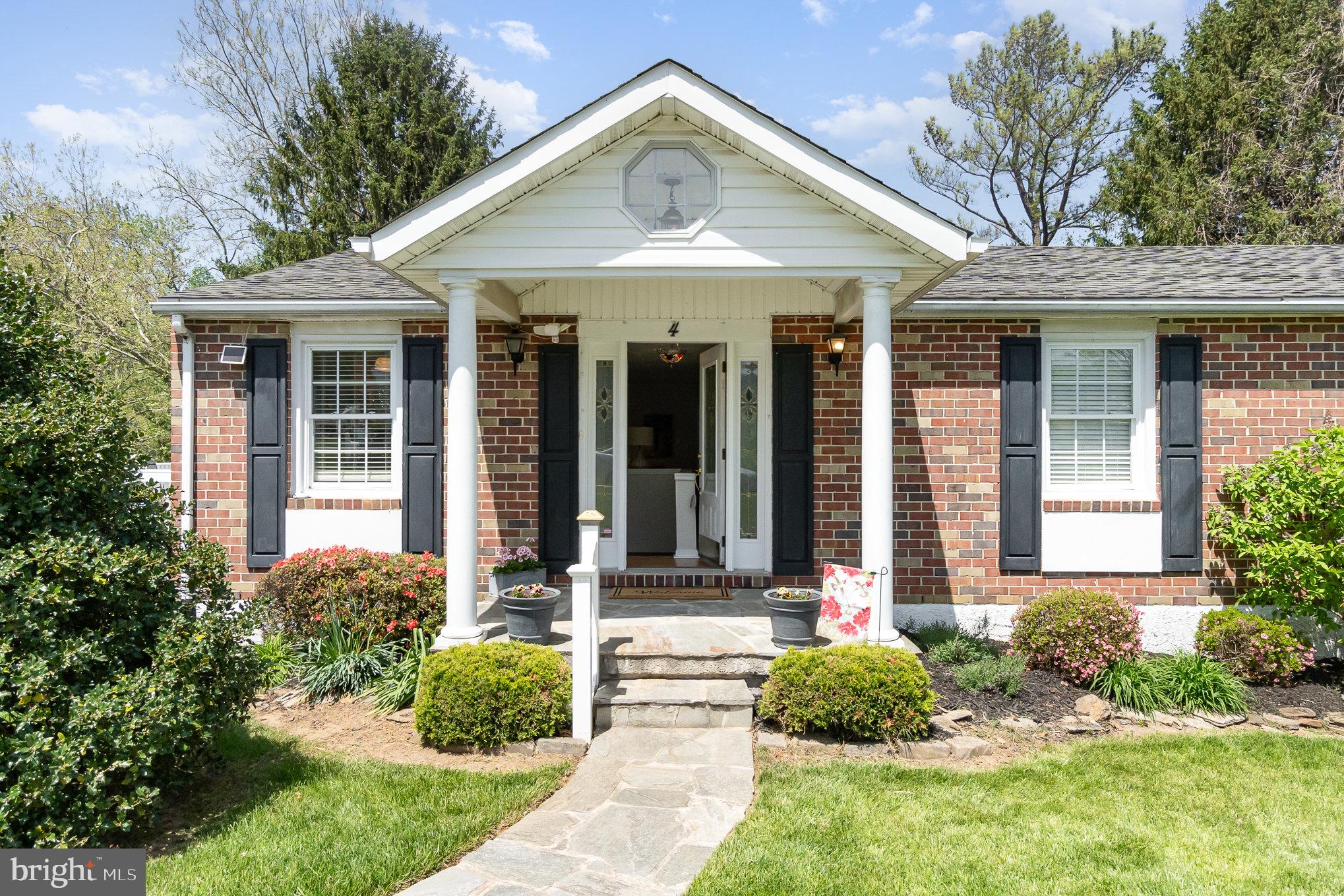 4 HALLBROOK COURT