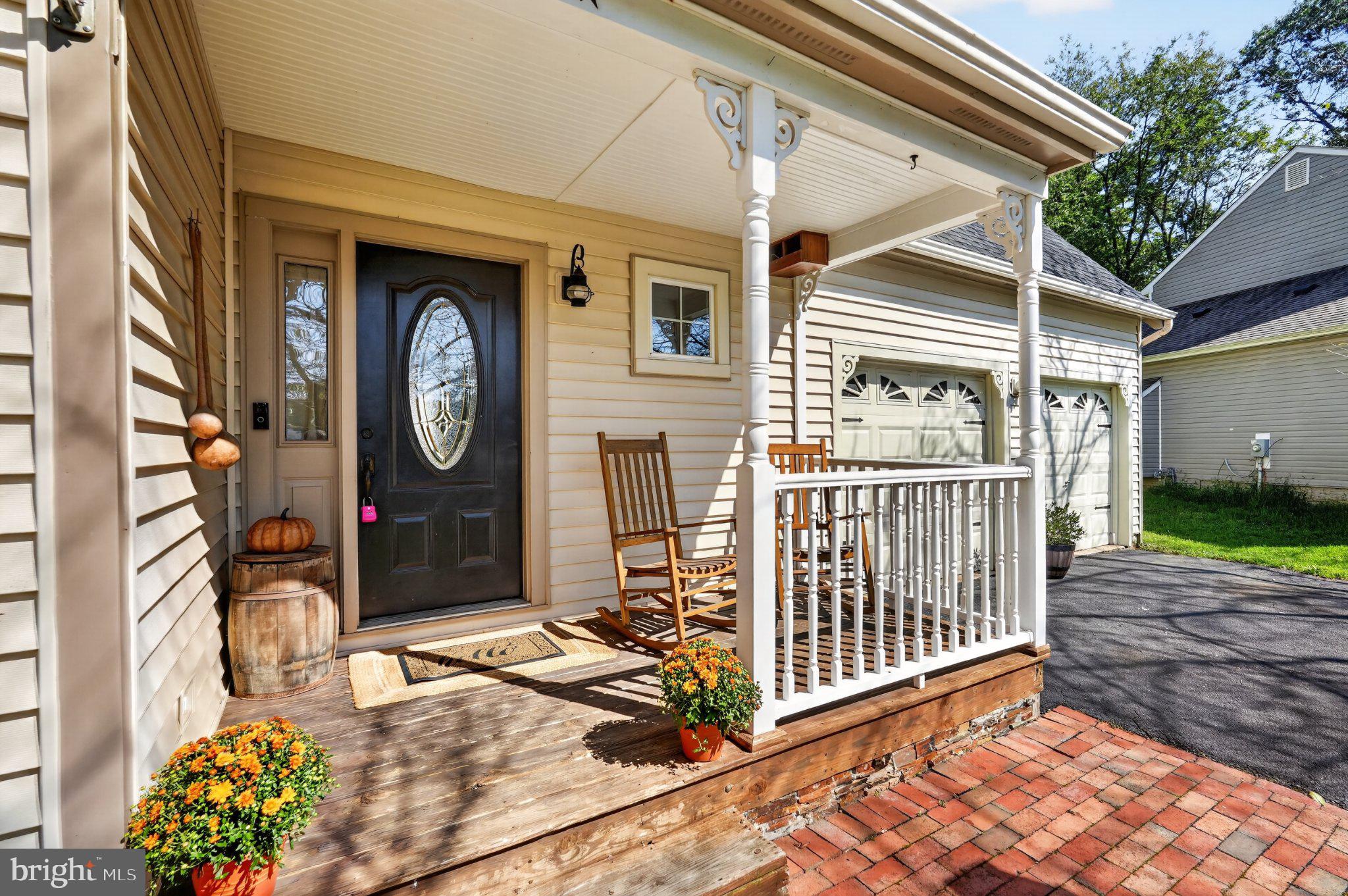 9401 PRIMROSE VIEW COURT