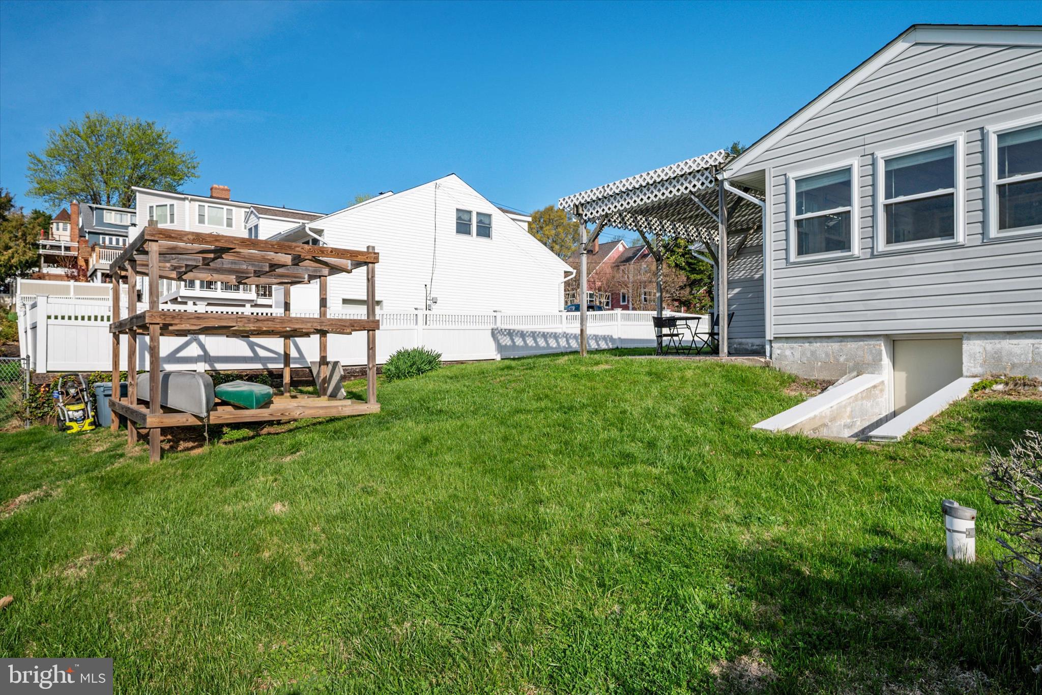 NEELD ESTATE - Residential