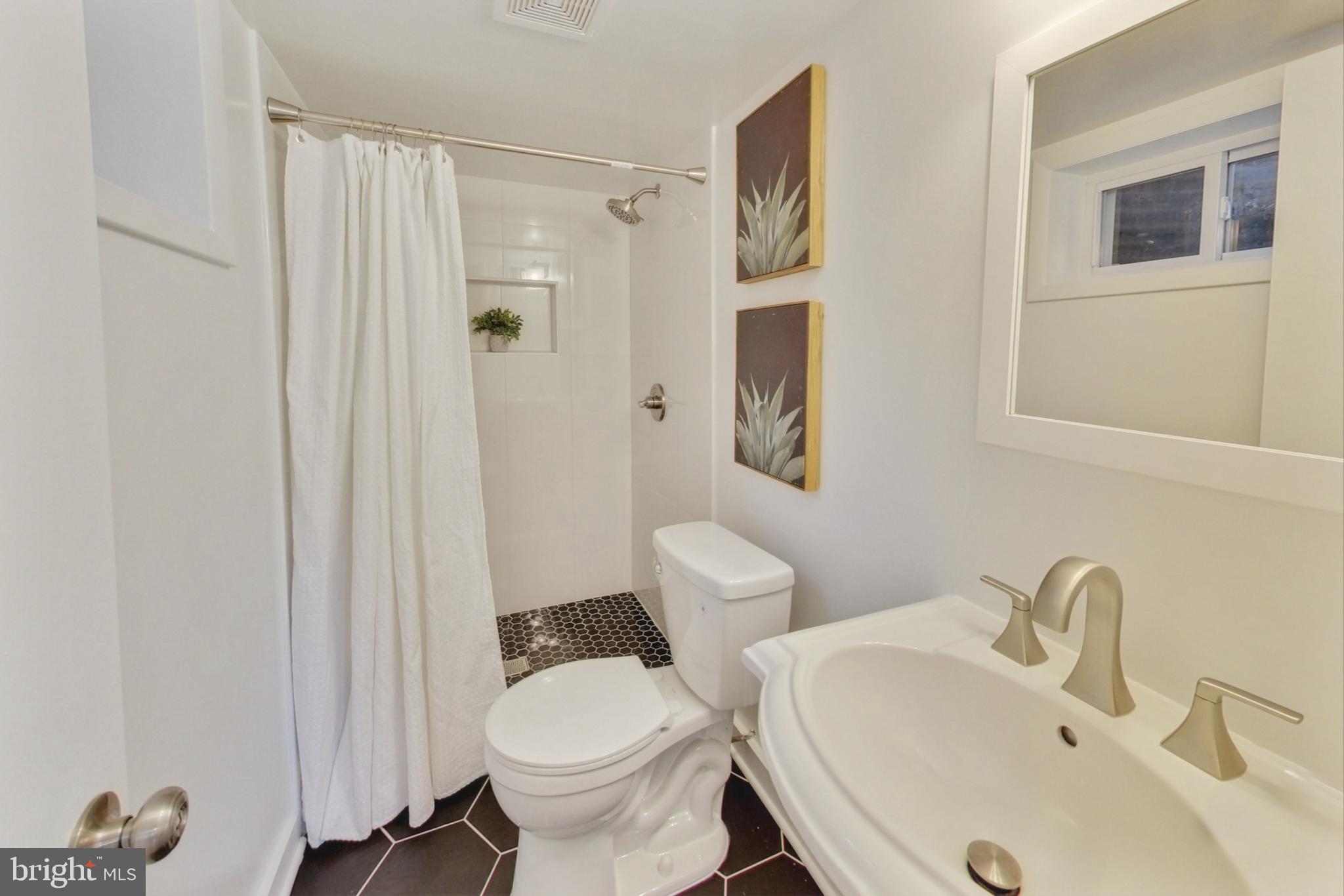 COLLEGE PARK WOODS - Residential