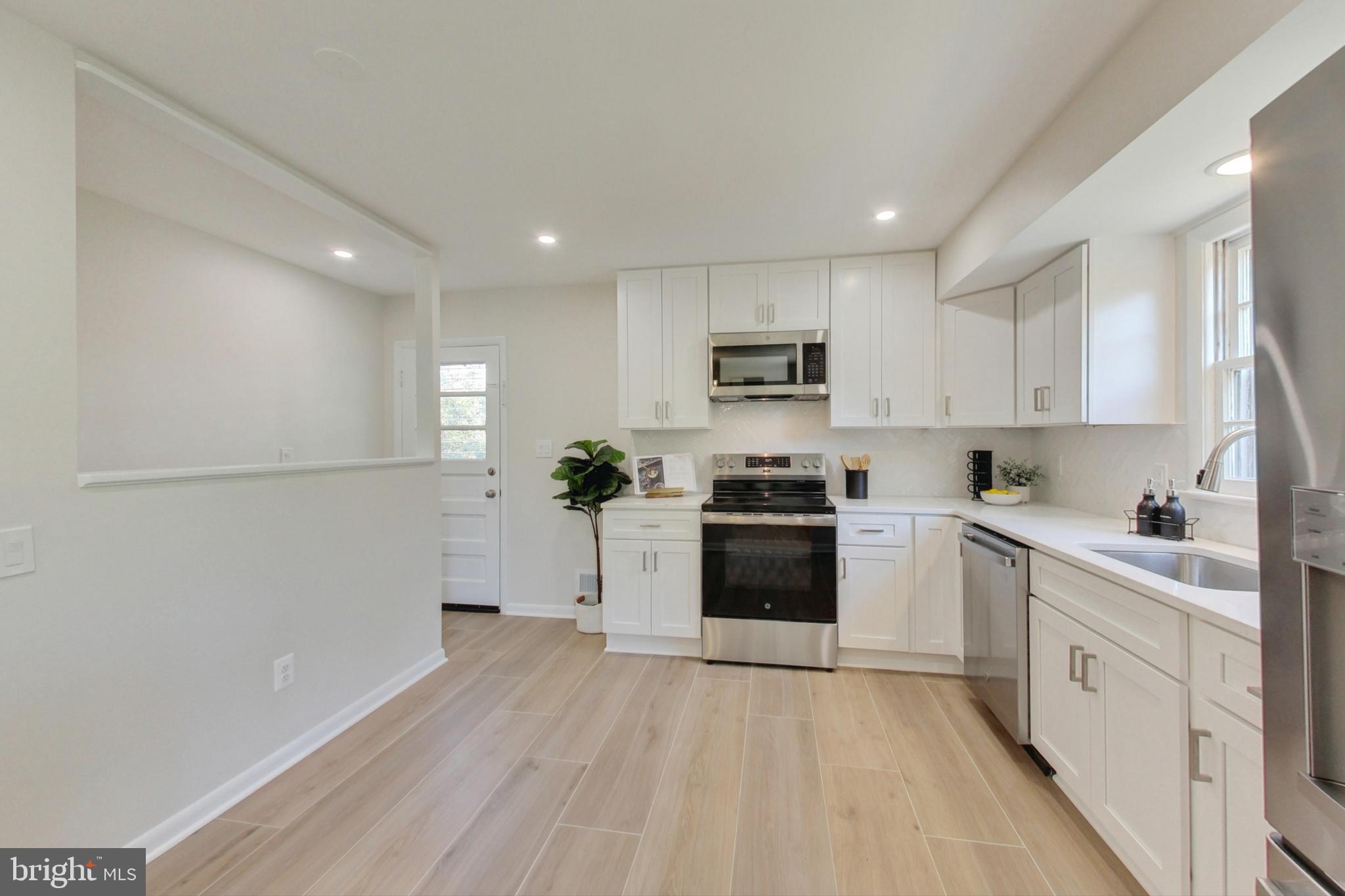 COLLEGE PARK WOODS - Residential